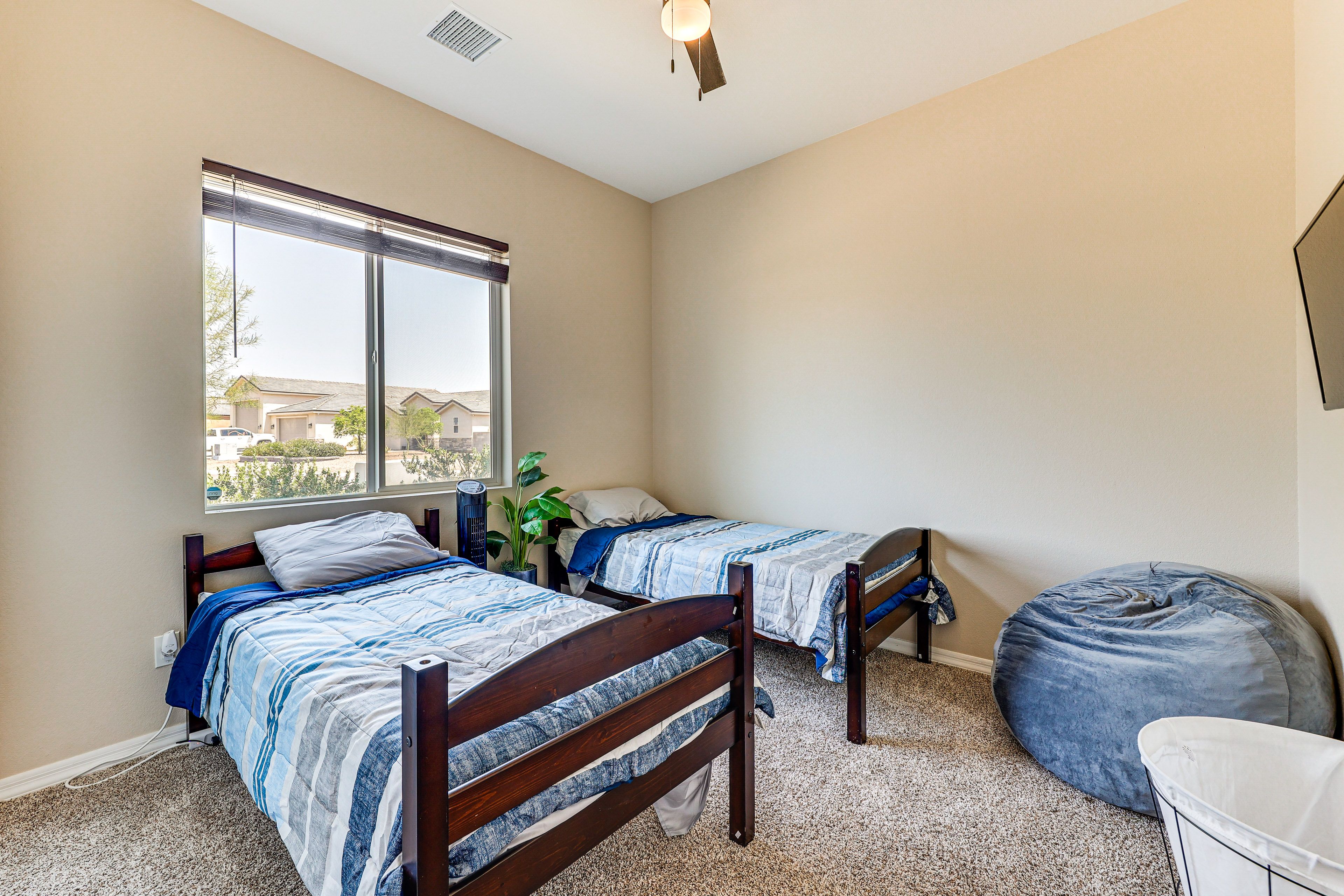 Bedroom 3 | 2 Twin Beds | Smart TV