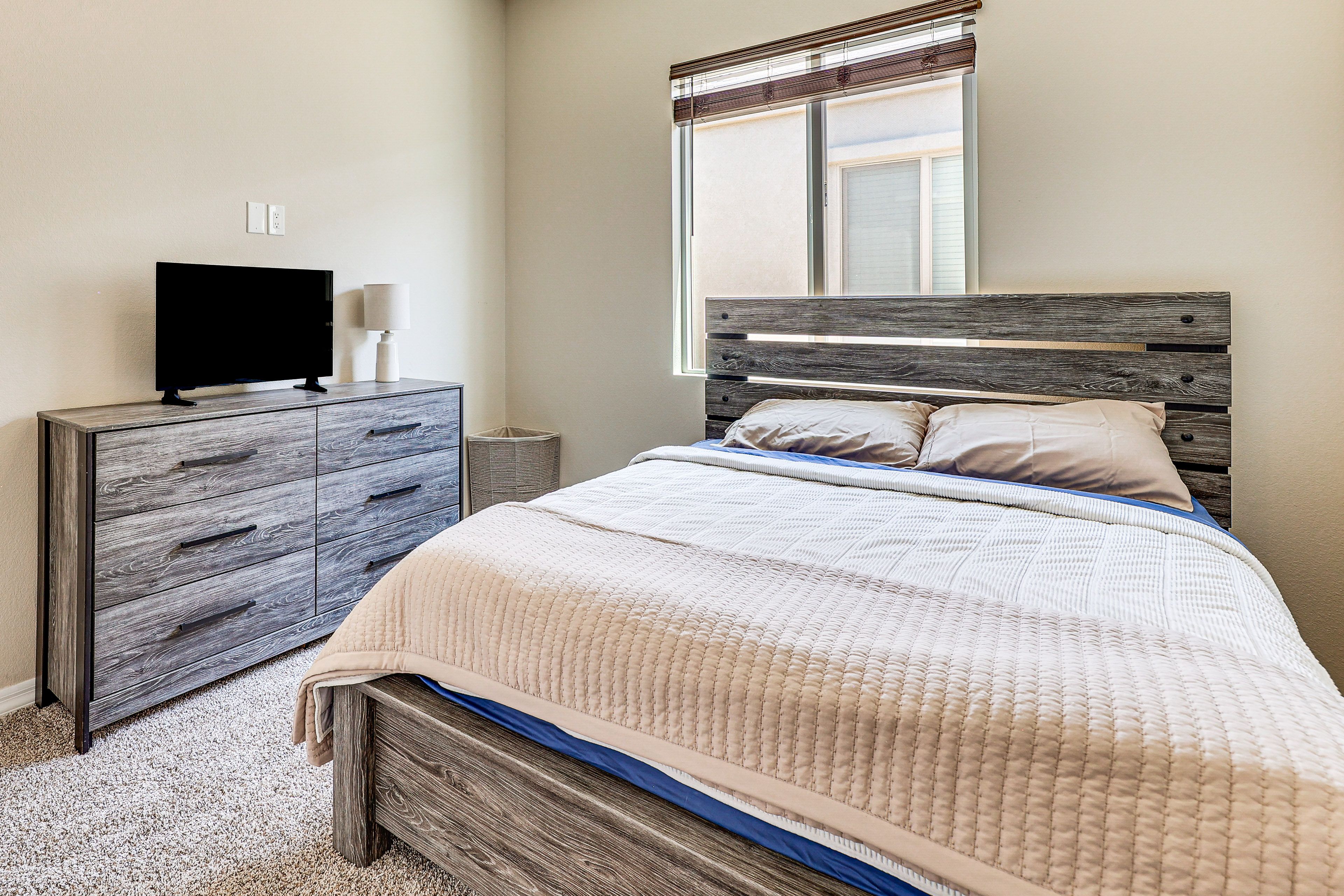 Bedroom 2 | Queen Bed | Smart TV