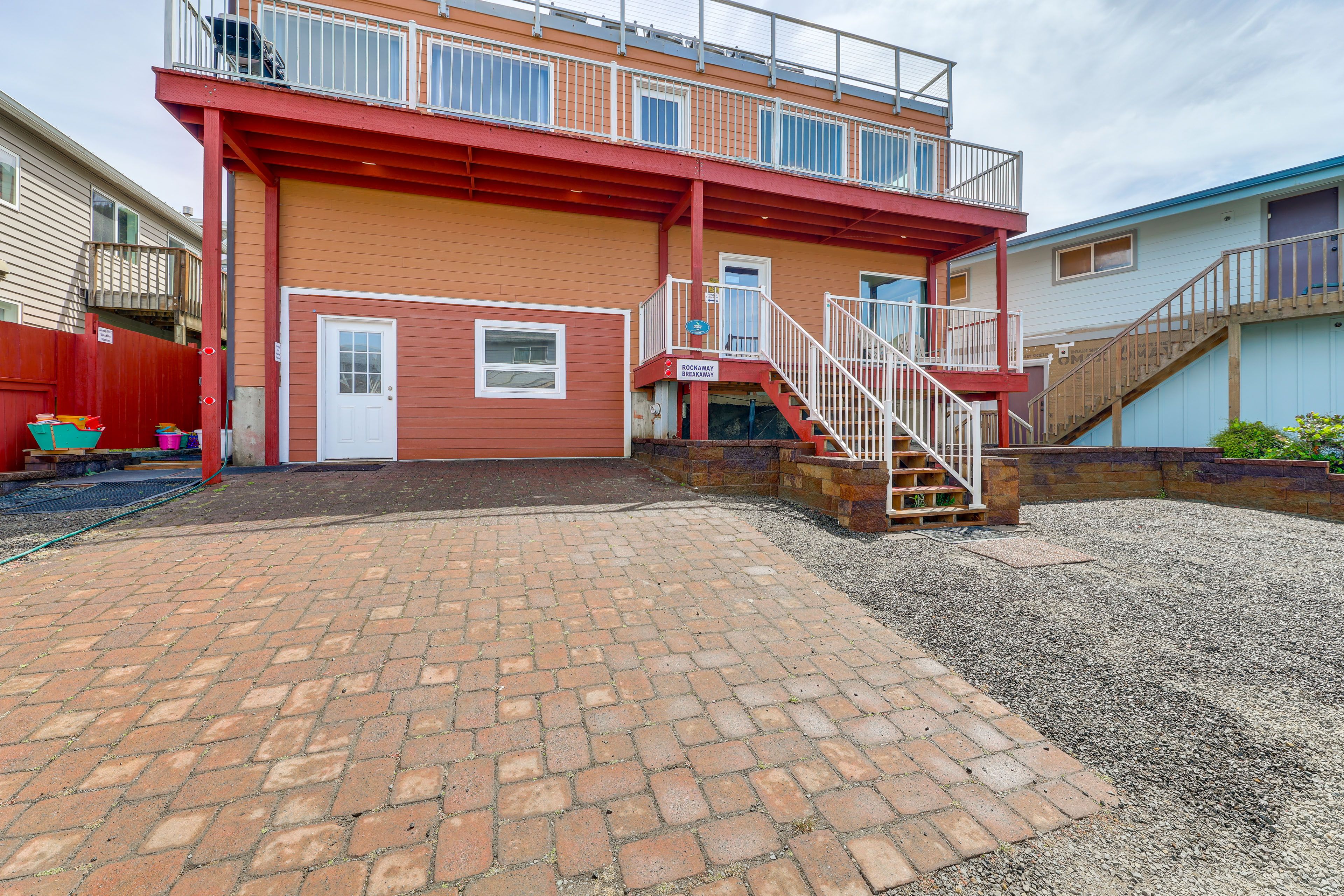 Parking | Driveway (4 Small Vehicles Max) | Gravel Area (2-3 Vehicles)