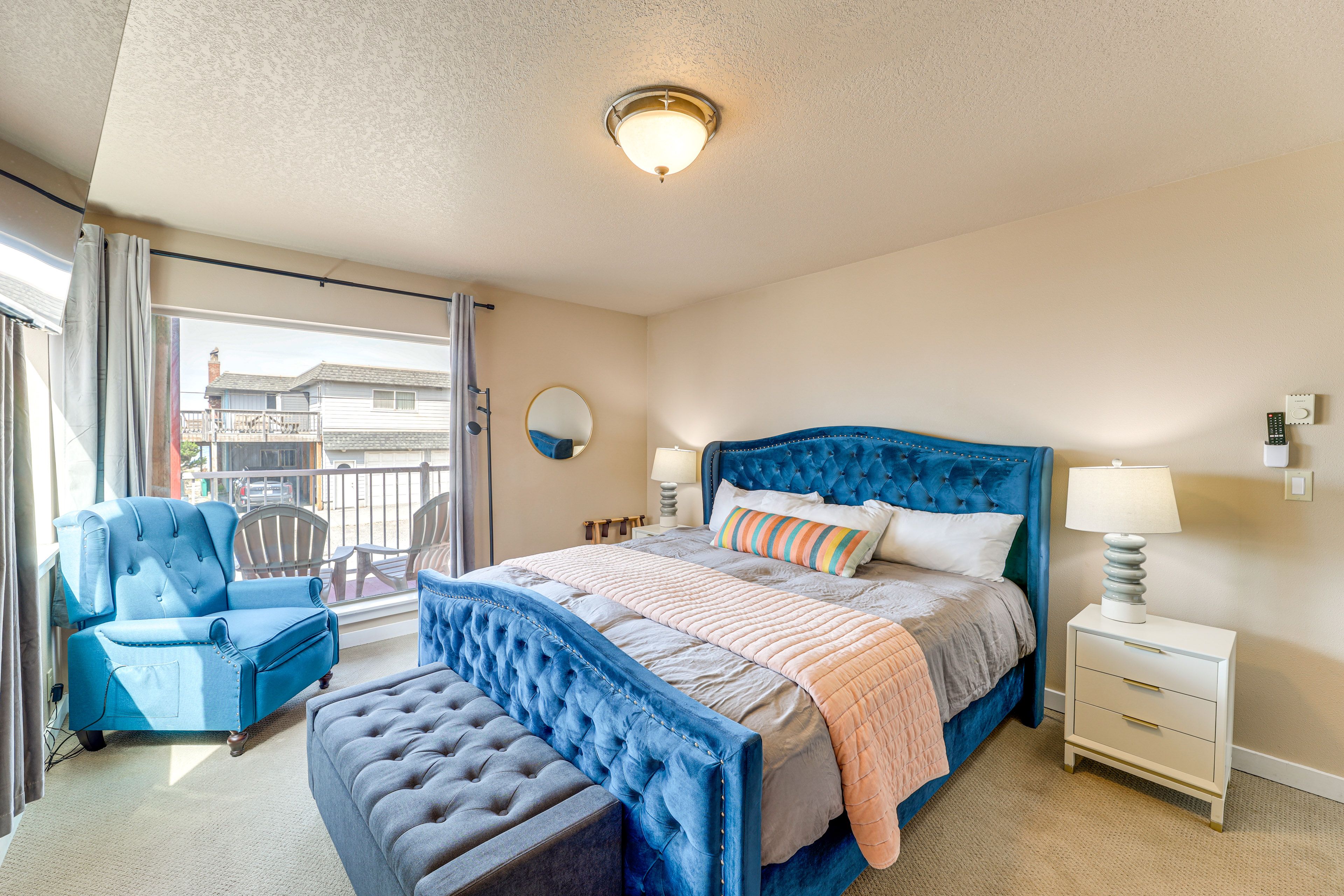 Bedroom 1 | 1st Floor | King Bed | Twin Daybed