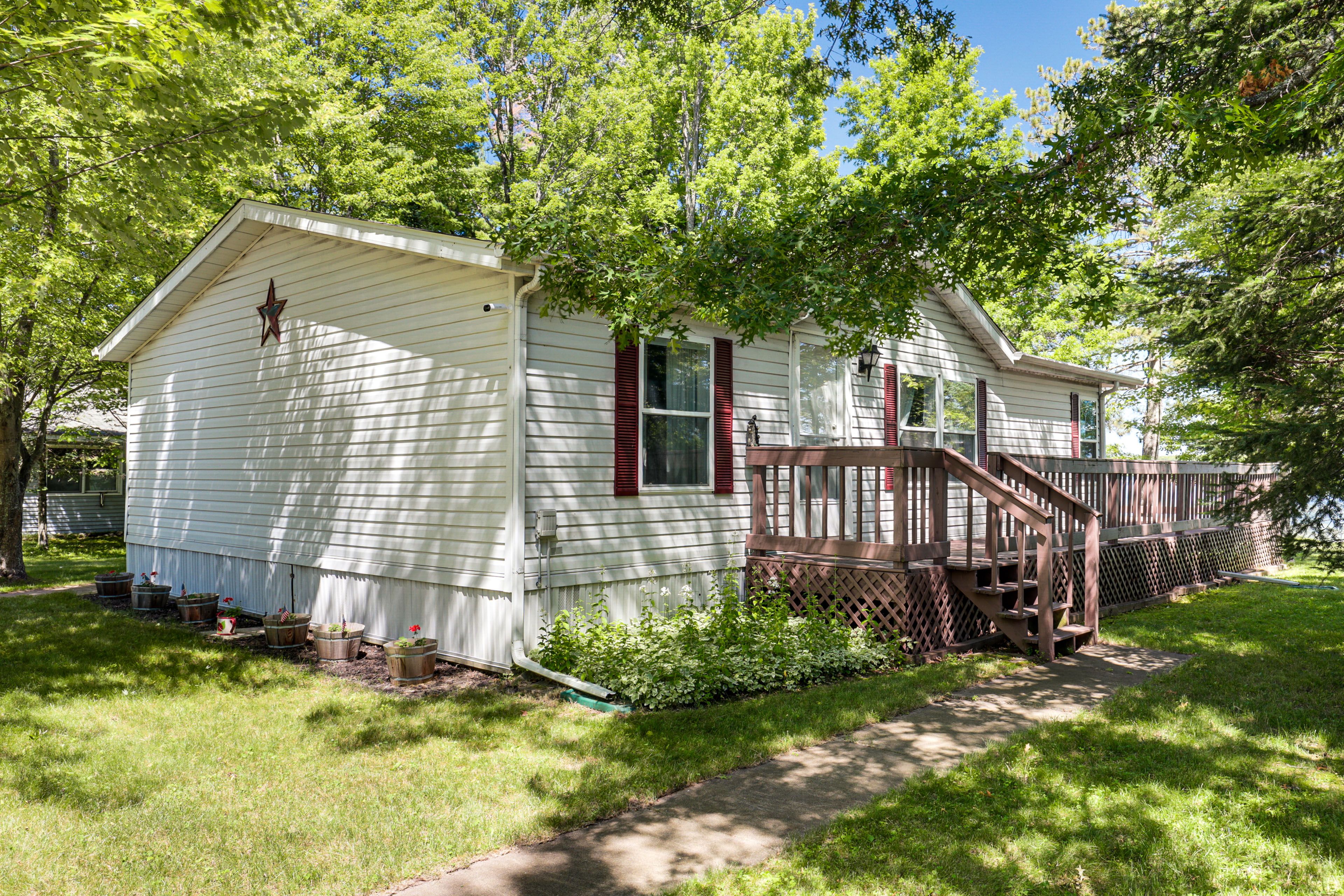 Front Exterior | Driveway (10 Vehicles) | Trailer/Boat/ATV/Snowmobile Parking