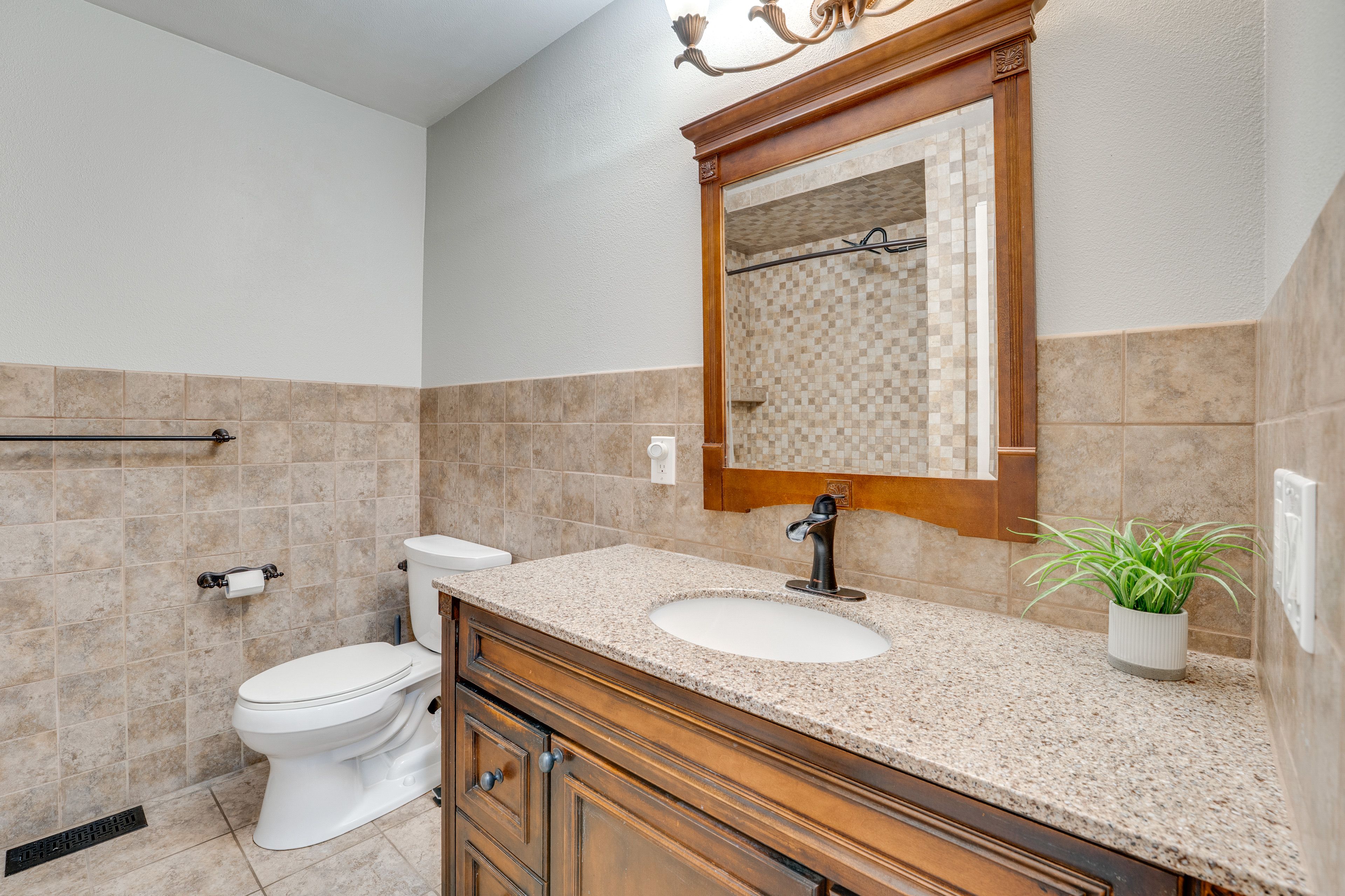 Full Bathroom | 2nd Floor