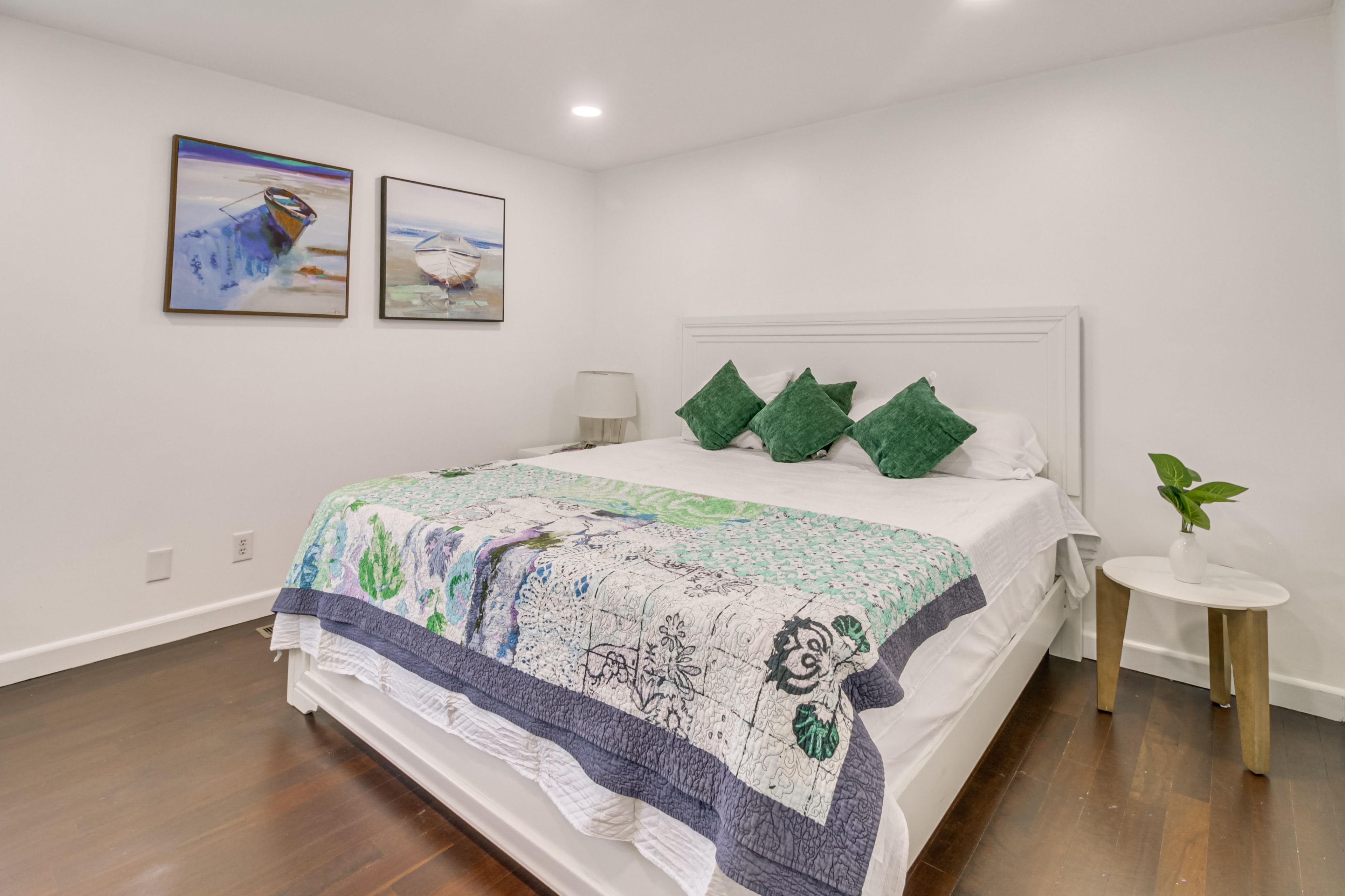 Bedroom 2 | King Bed | 1st Floor