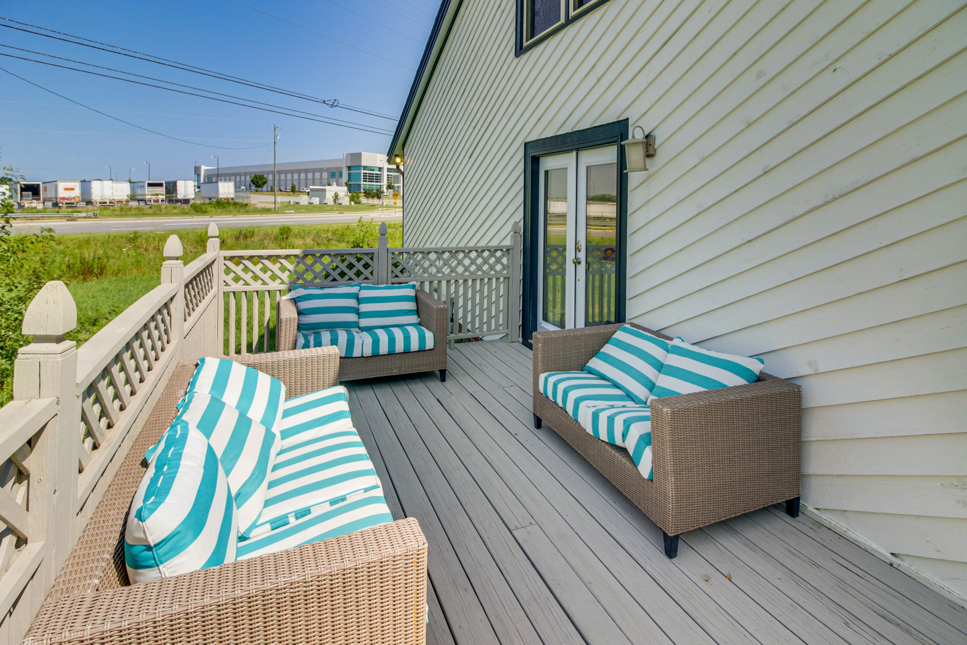 Deck | Lounge Seating