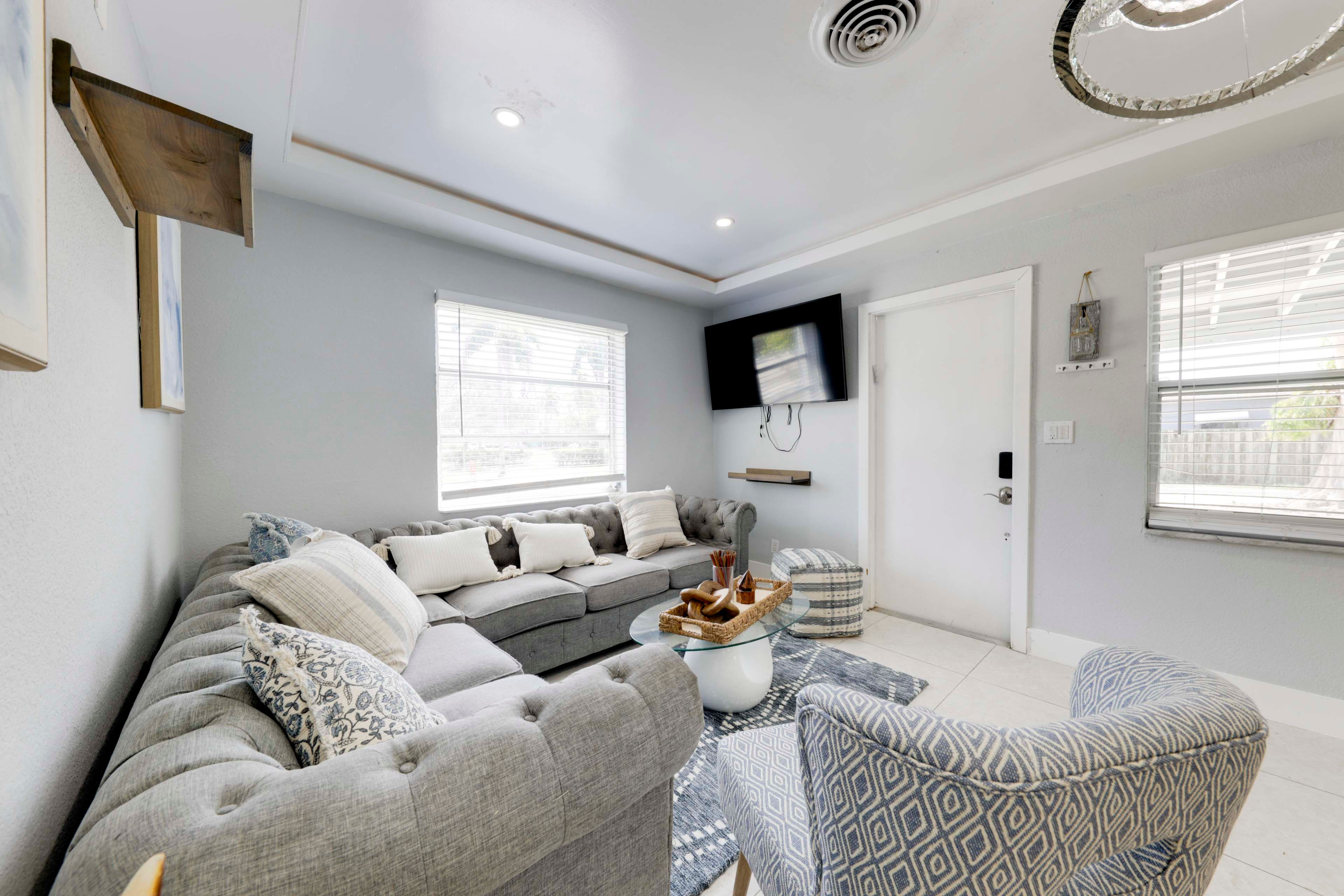 Living Room | Central A/C | Free WiFi