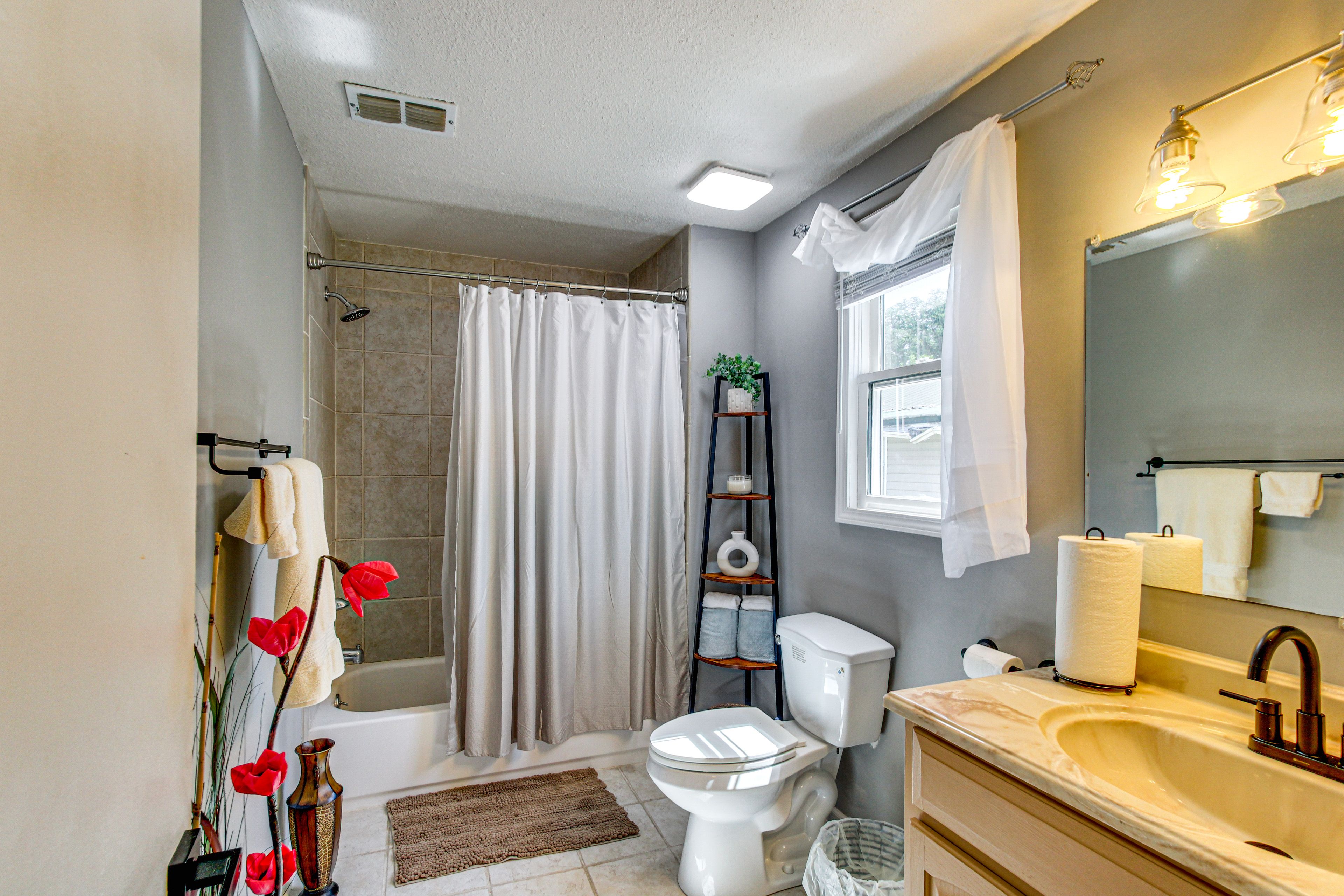 En-Suite Bathroom | Towels Provided
