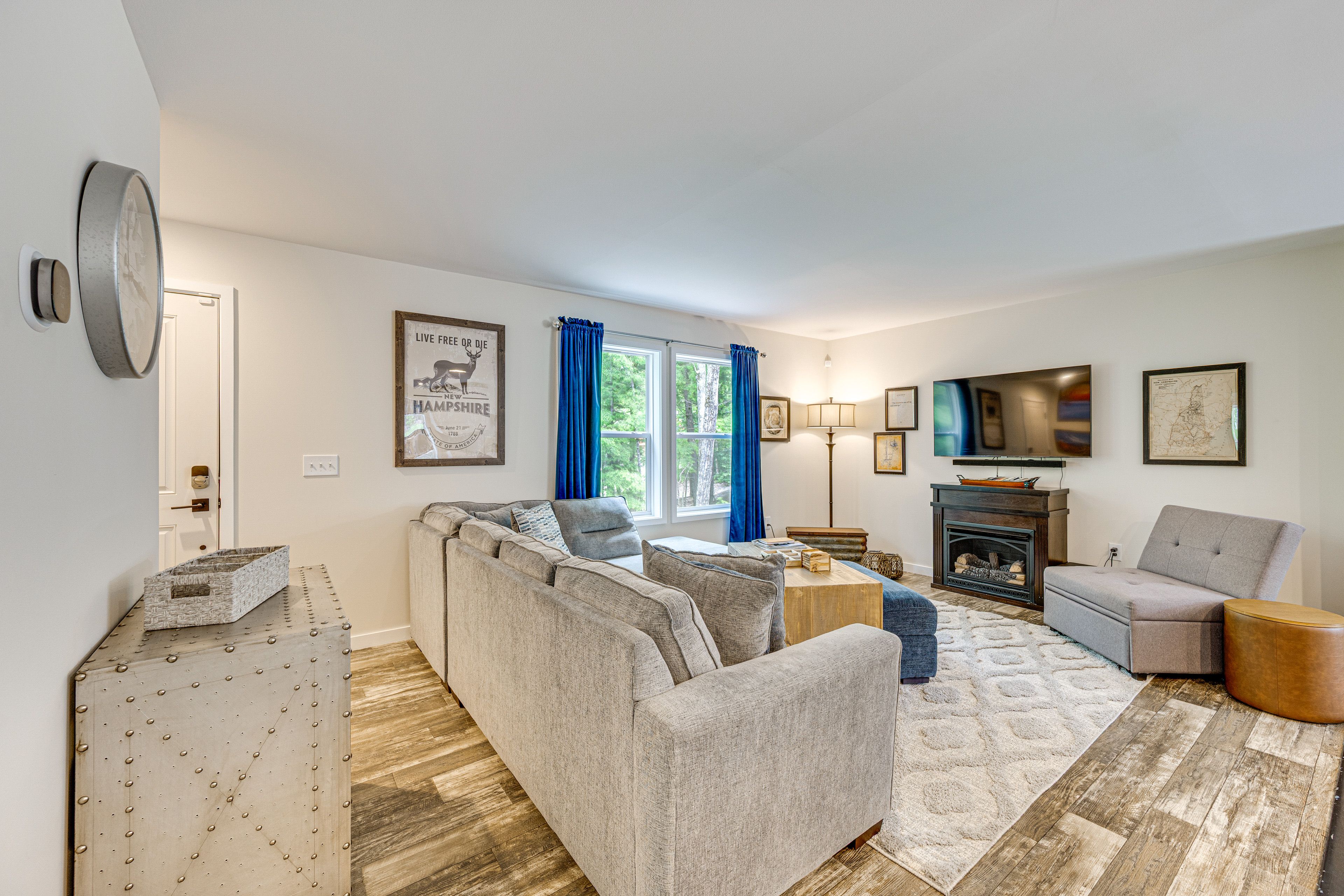 Living Room | Full Sleeper Sofa | Central A/C & Heating | Free WiFi