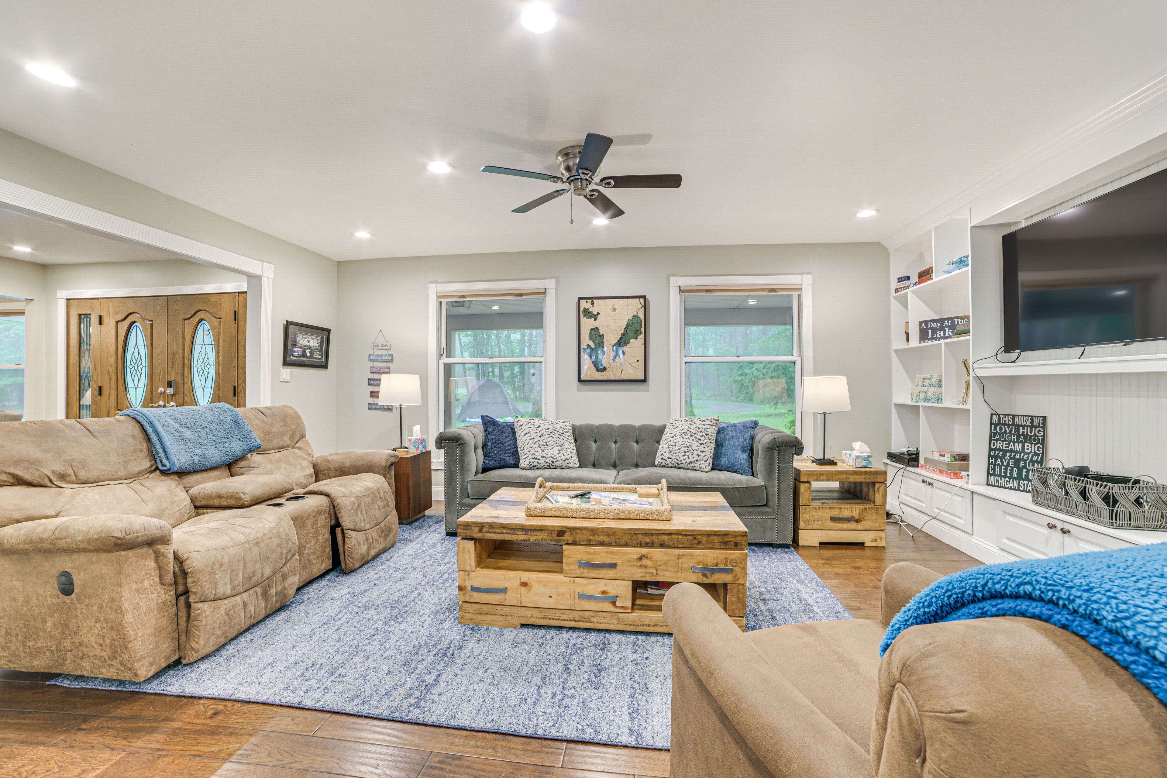 Living Room | Books | Smart TV | 1st Floor