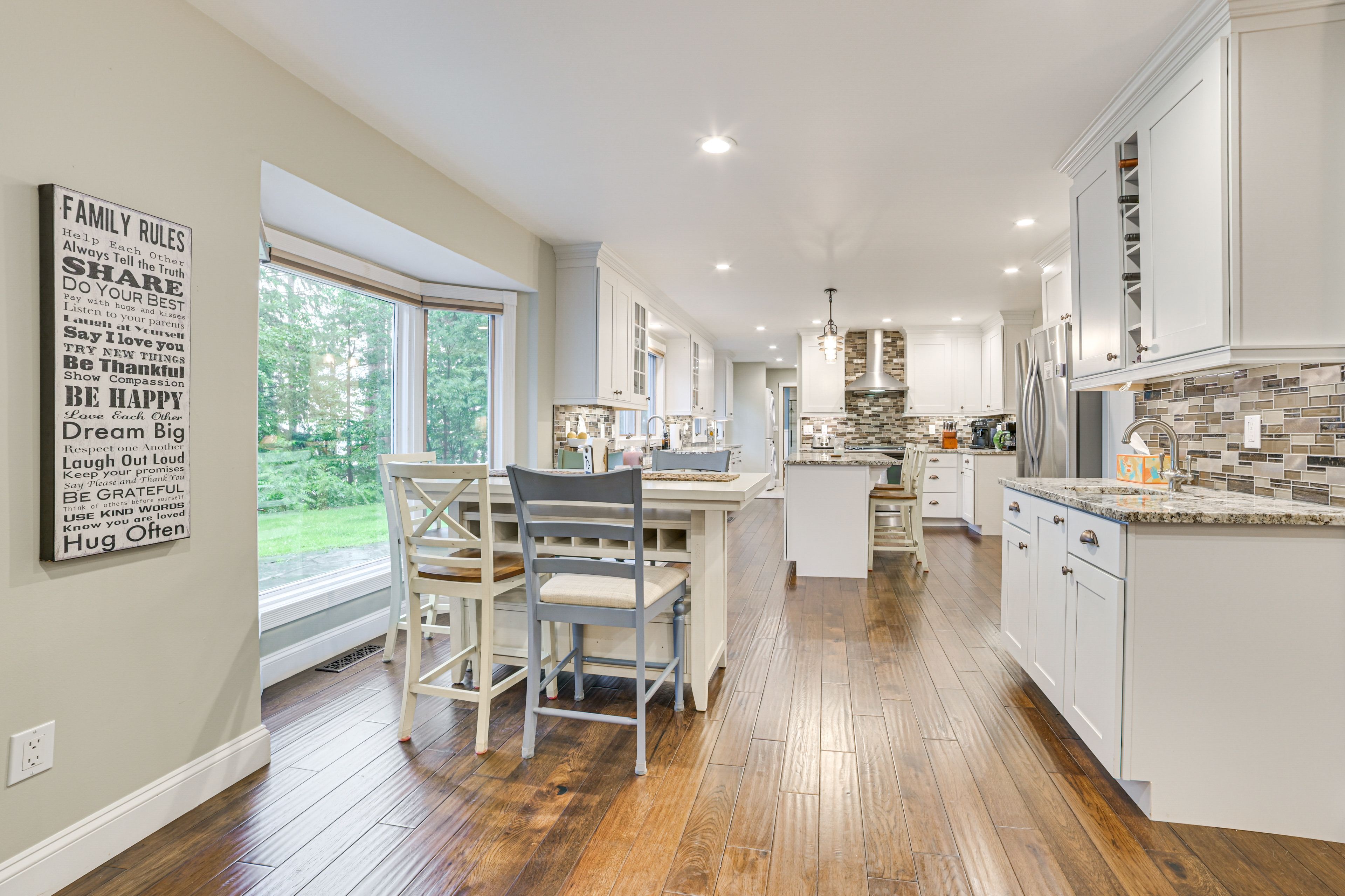 Dining Area | Dishware/Flatware Provided | 1st Floor