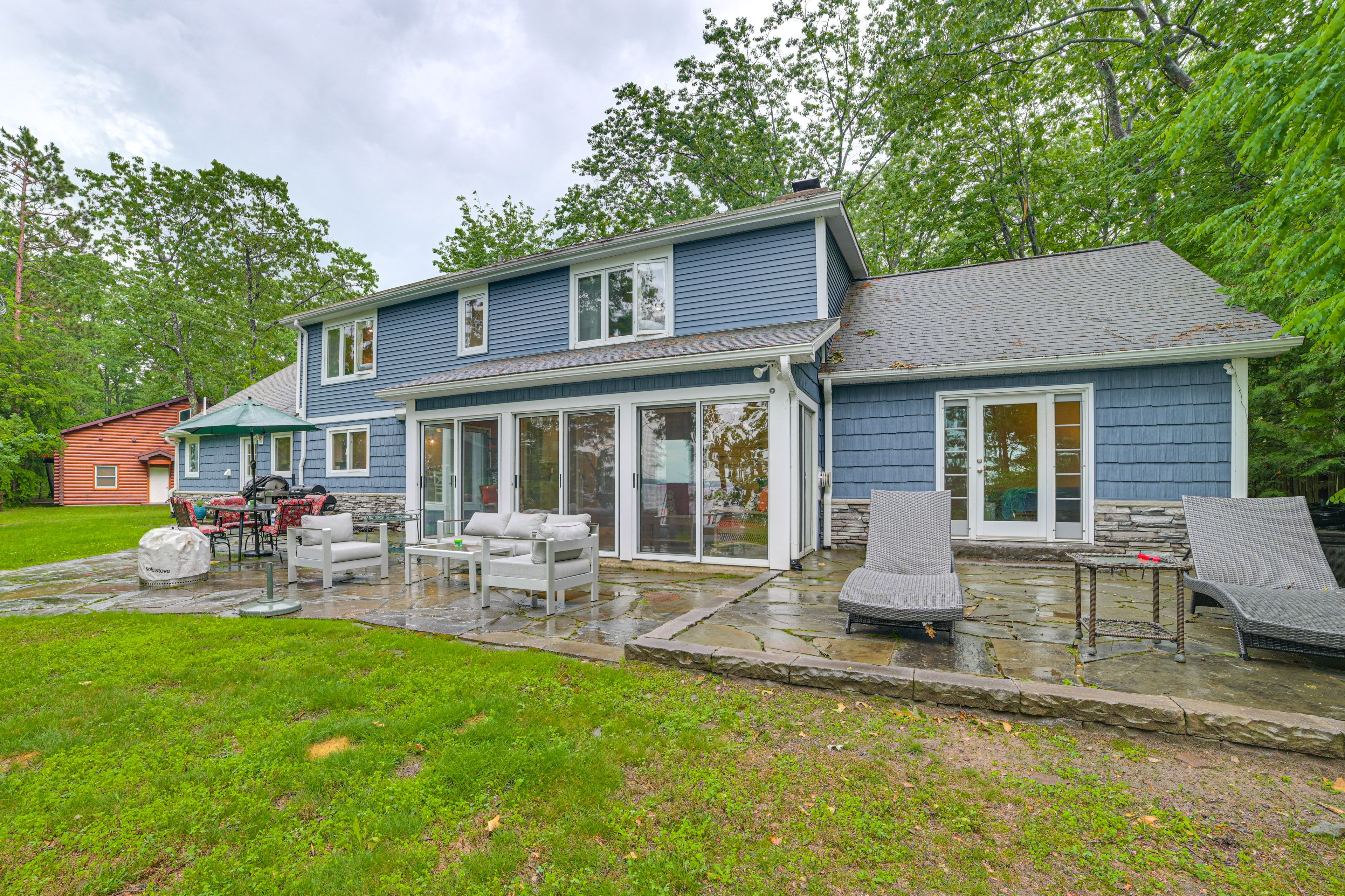 Patio | Gas & Charcoal Grills | Dining Area | Fire Pit