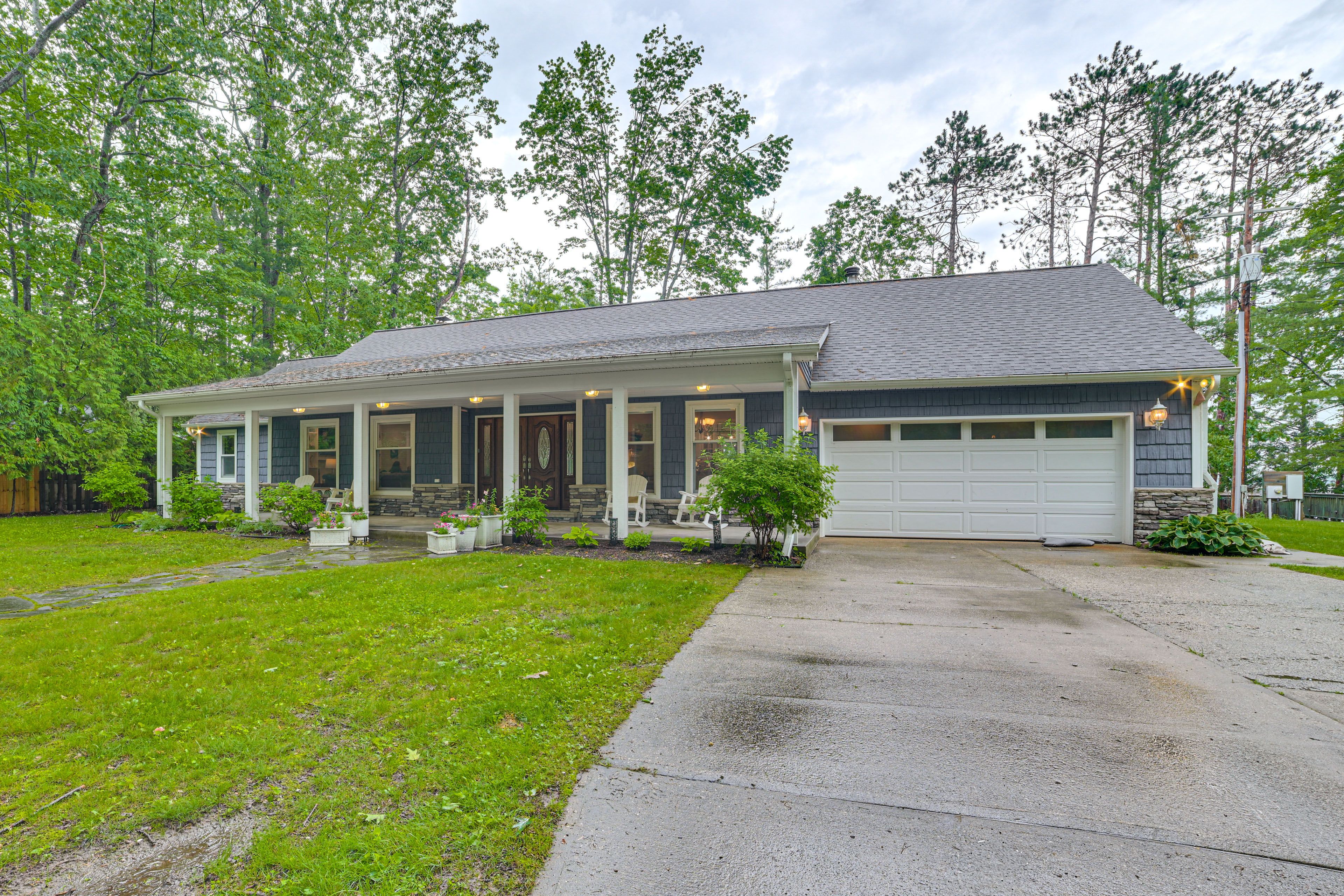 Parking | 3 Driveways (11 Vehicles Total) | RV/Trailer/Boat Parking Allowed