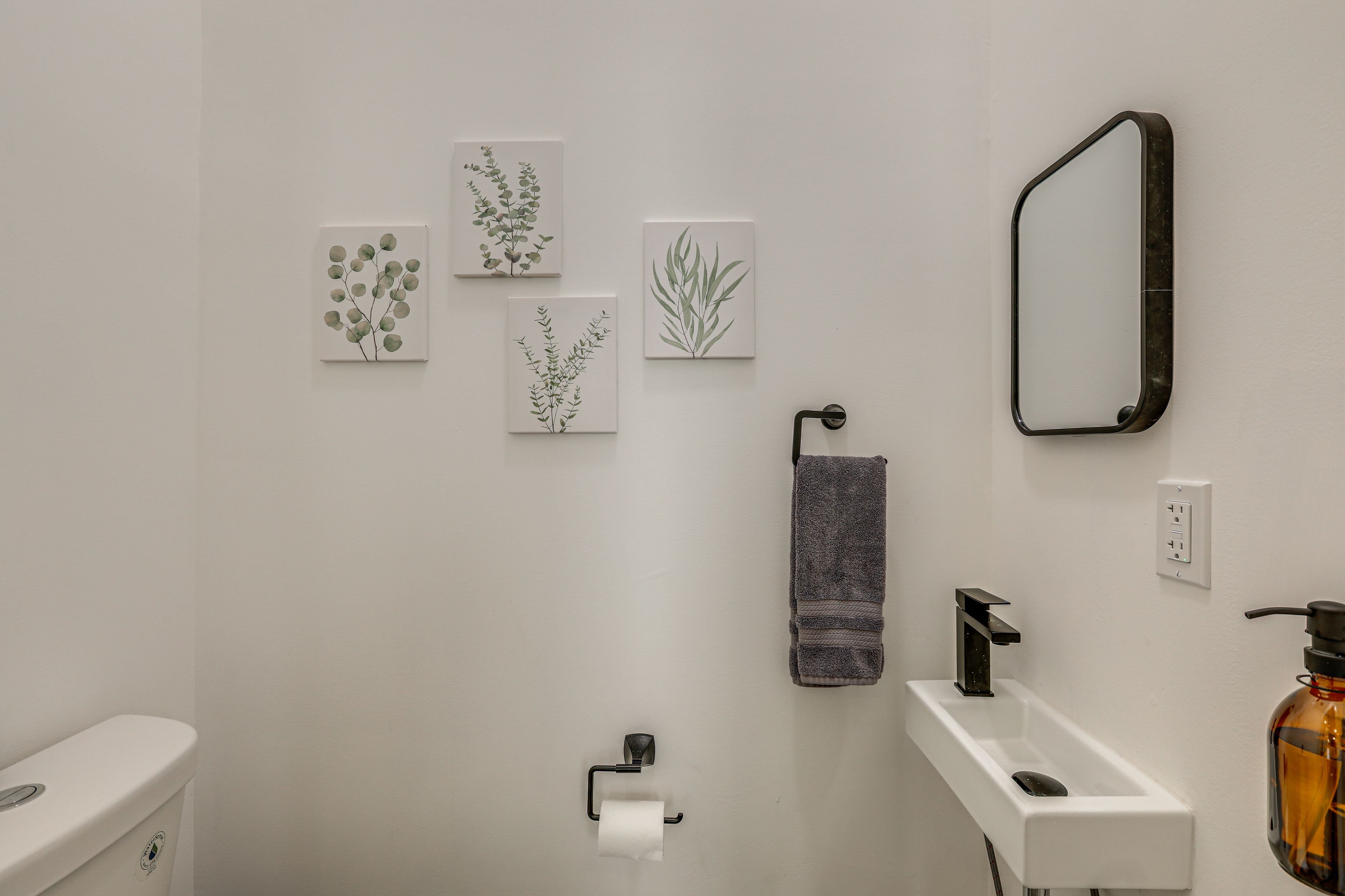 Half Bathroom | 1st Floor