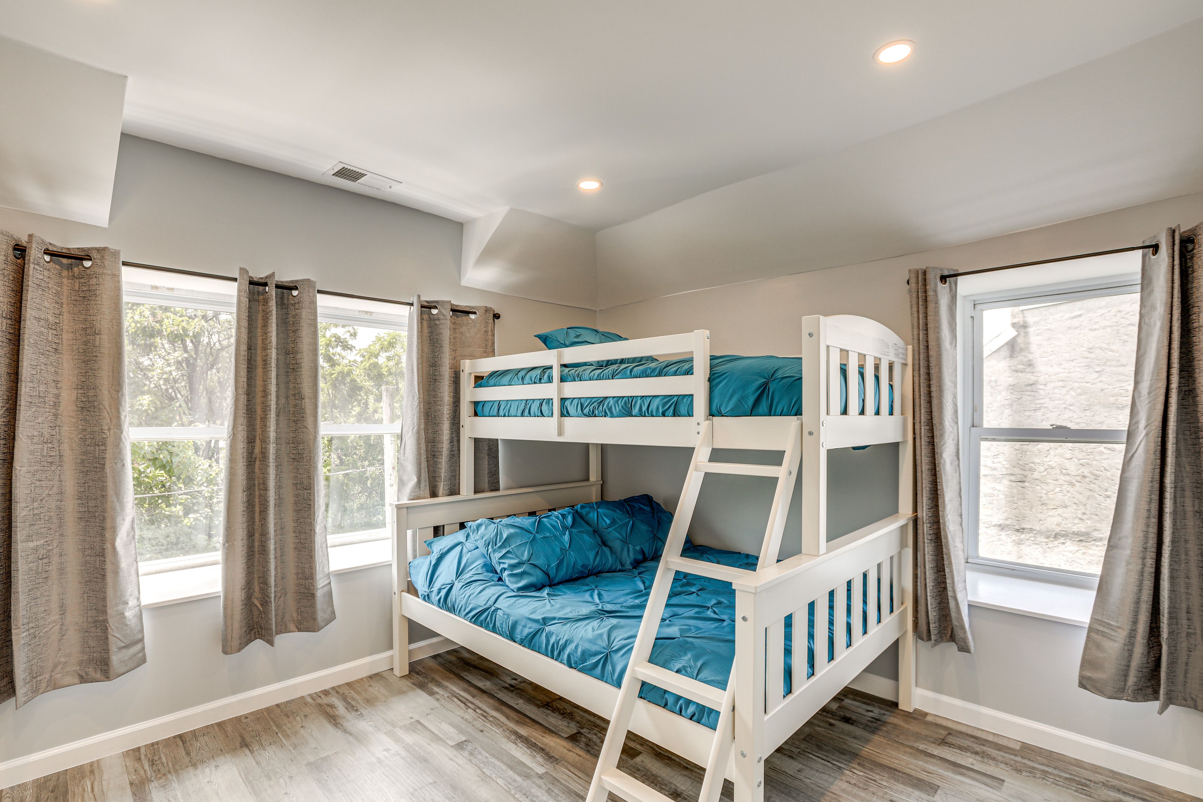 Bedroom 3 | 3rd Floor | Twin/Full Bunk Bed | Laptop-Friendly Workspace