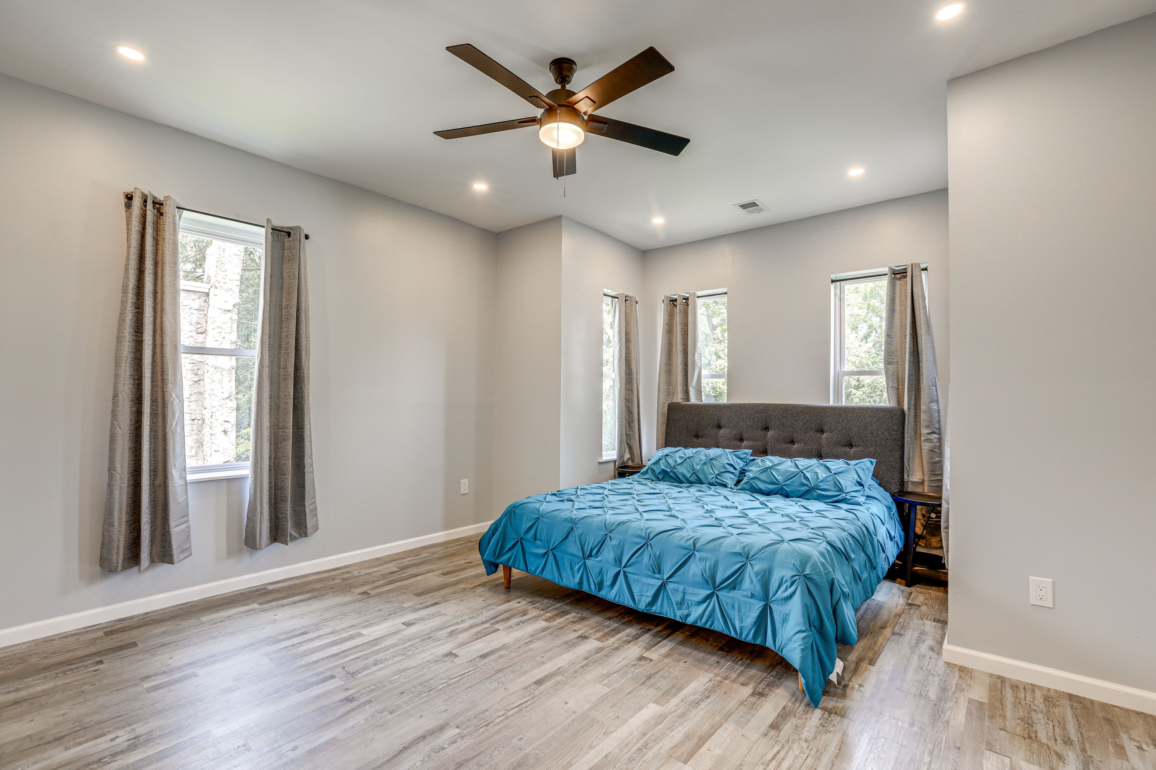 Bedroom 1 | 2nd Floor | King Bed | Smart TV