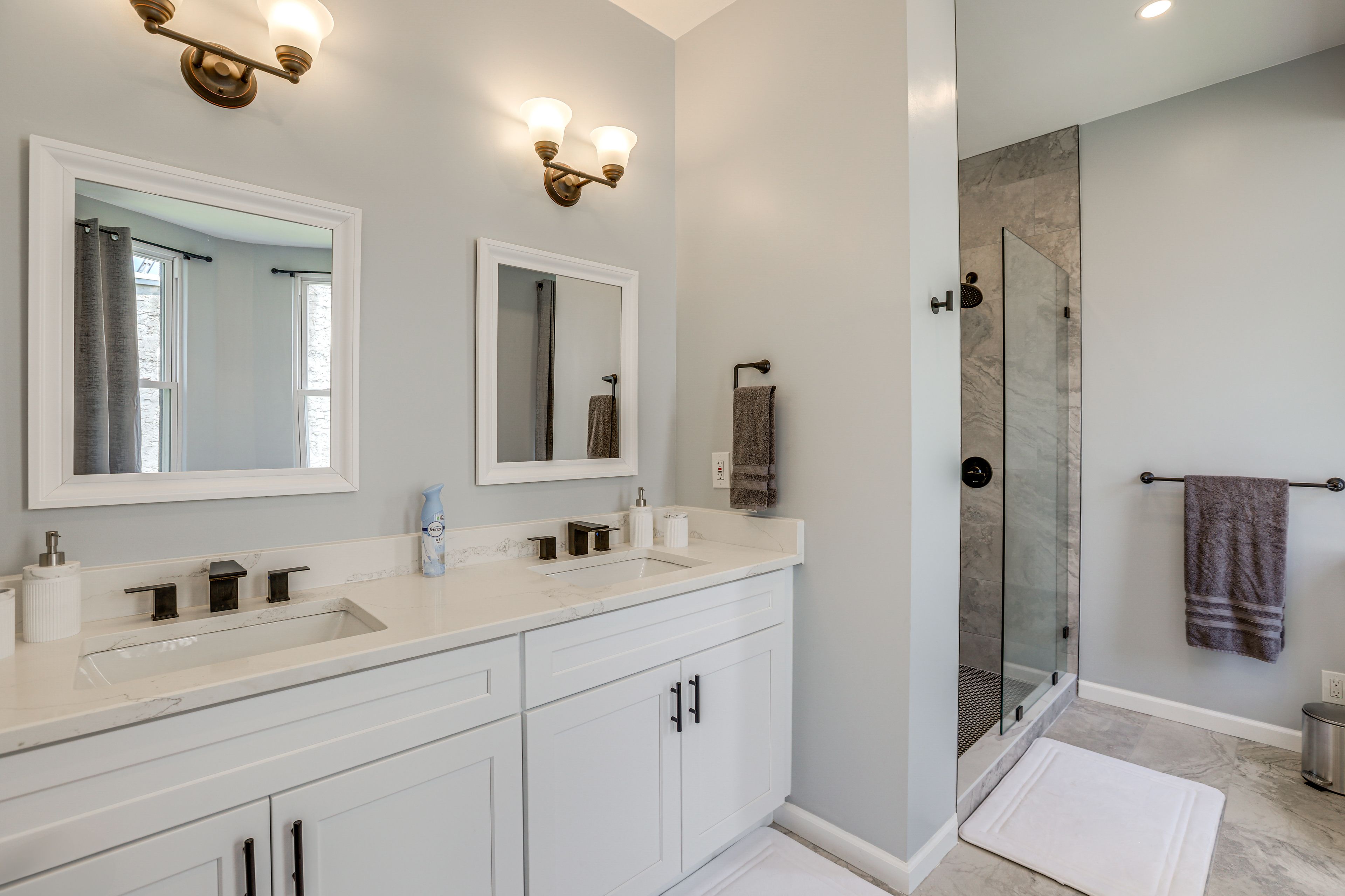 Full Bathroom | 2nd Floor | Towels Provided