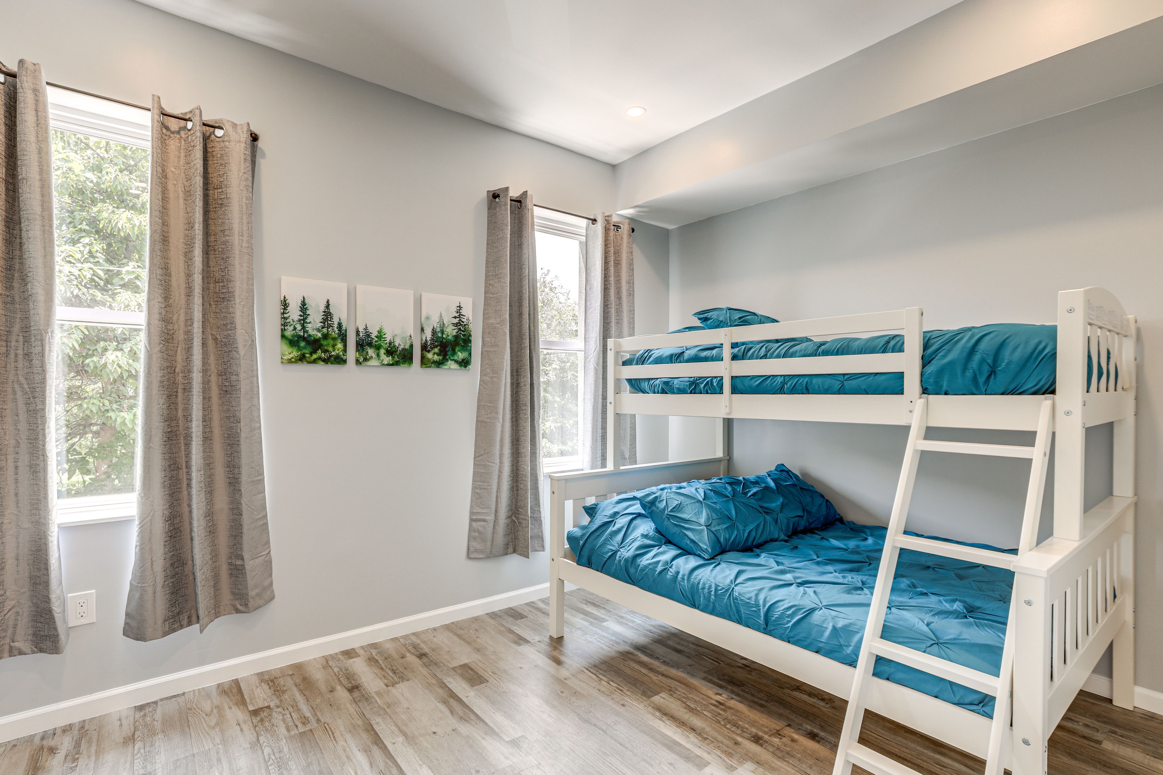 Bedroom 2 | 2nd Floor | Twin/Full Bunk Bed | Laptop-Friendly Workspace