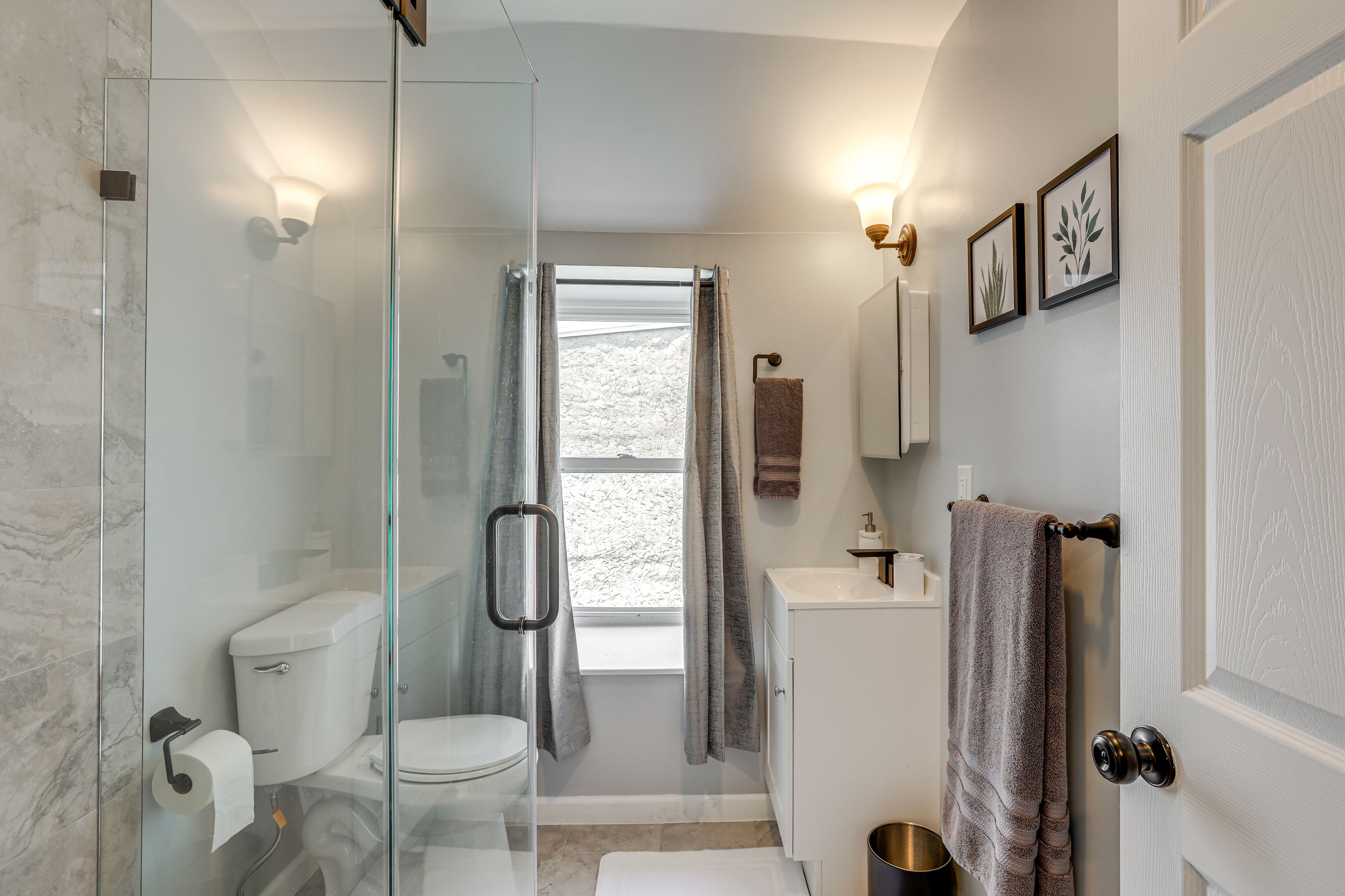 Full Bathroom | 3rd Floor