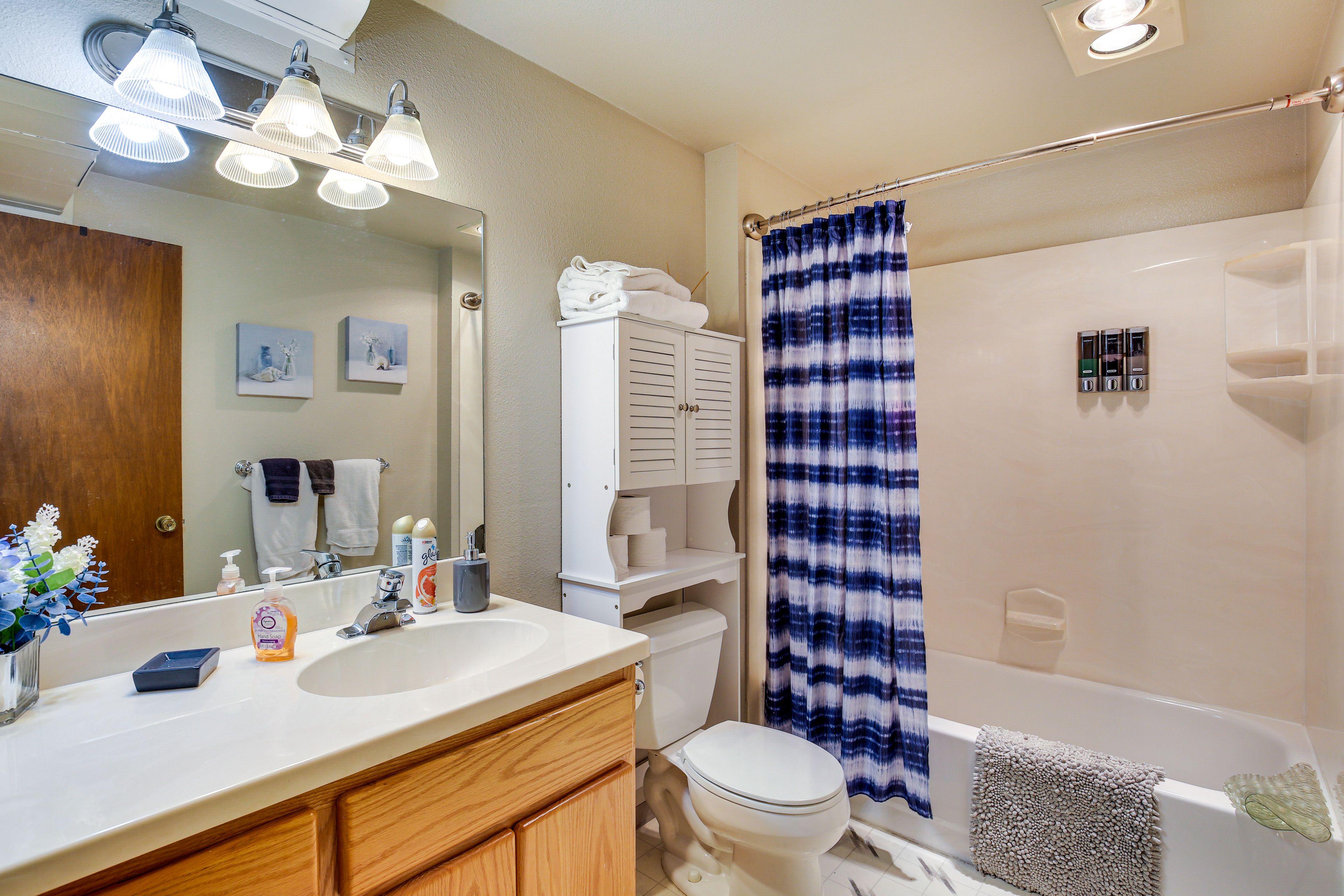 Full Bathroom | 1st Floor