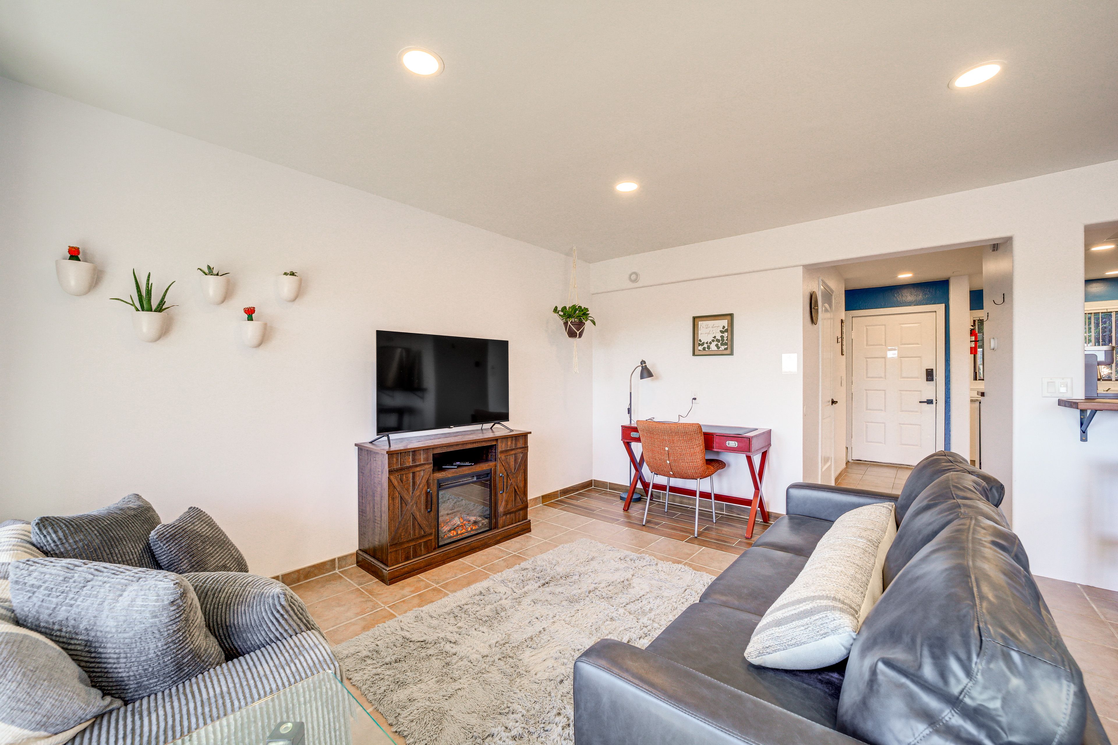 Living Room | Twin Sleeper Sofa | 1st Floor | Free WiFi | Smart TV