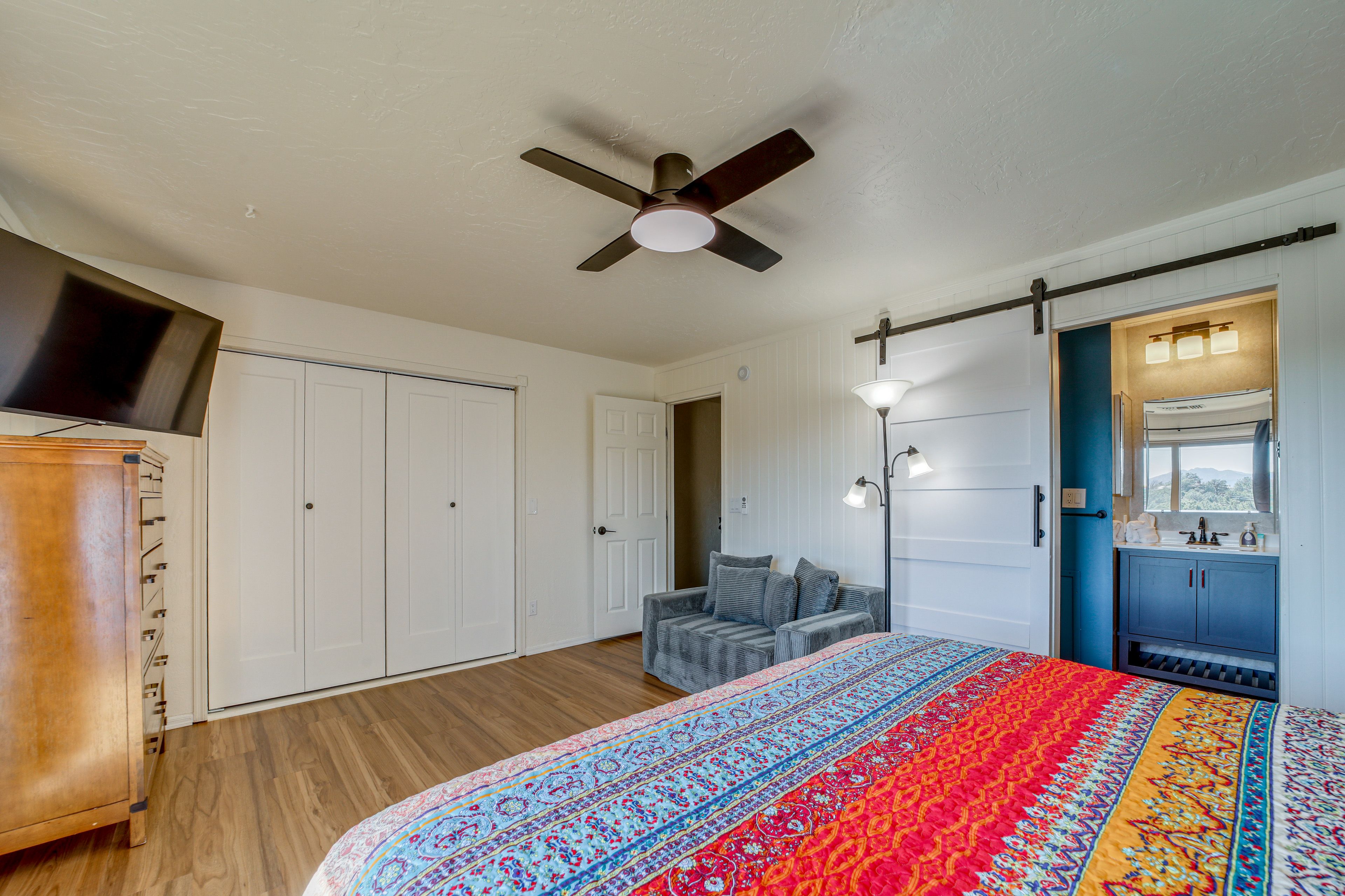 Smart Roku TV that lets you easily sign in to your favorite streaming services