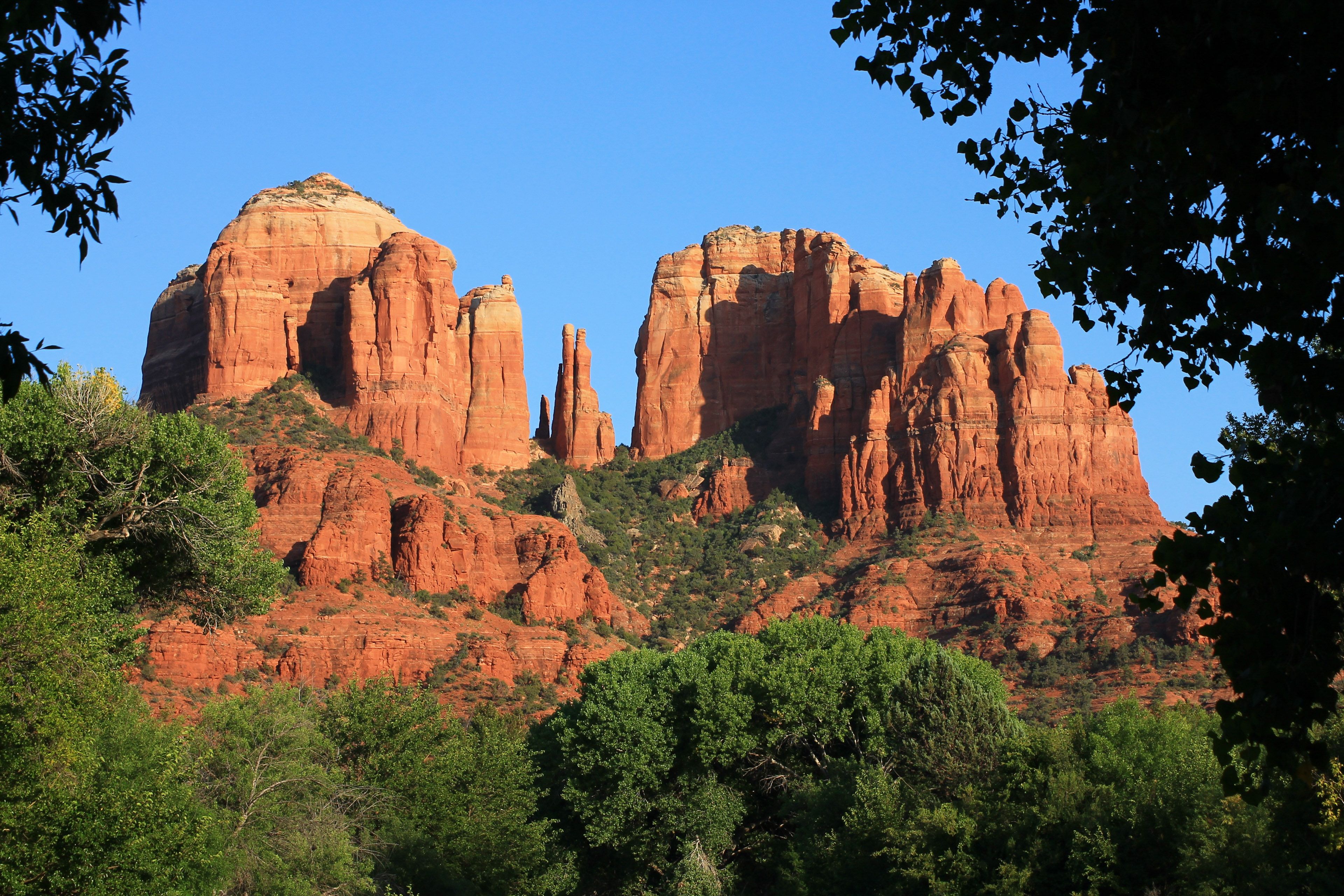 Cathedral Rock: a must-see natural landmark offering stunning scenery & hiking