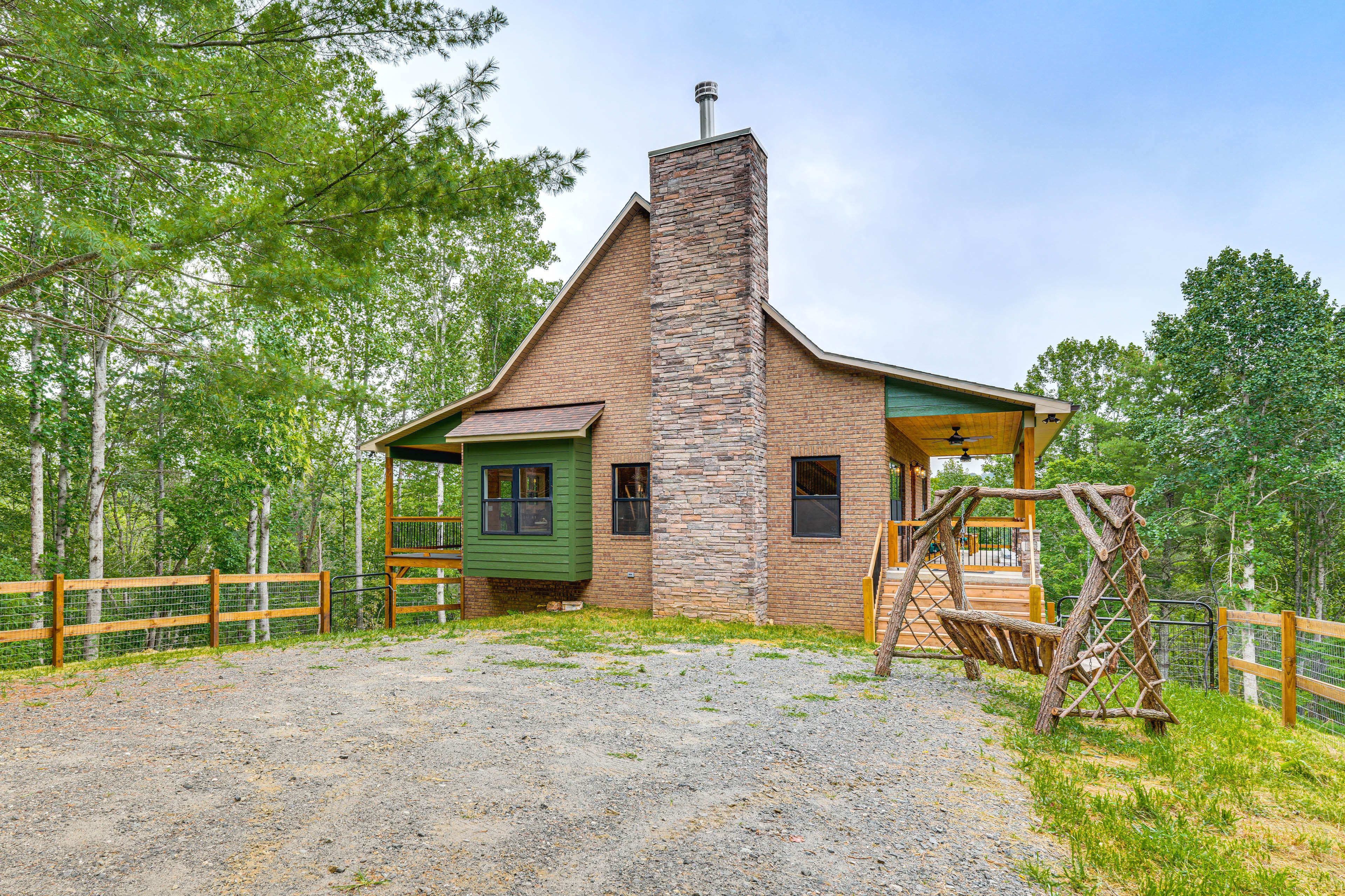 Property Exterior | Parking | Gravel Driveway (4 Vehicles)