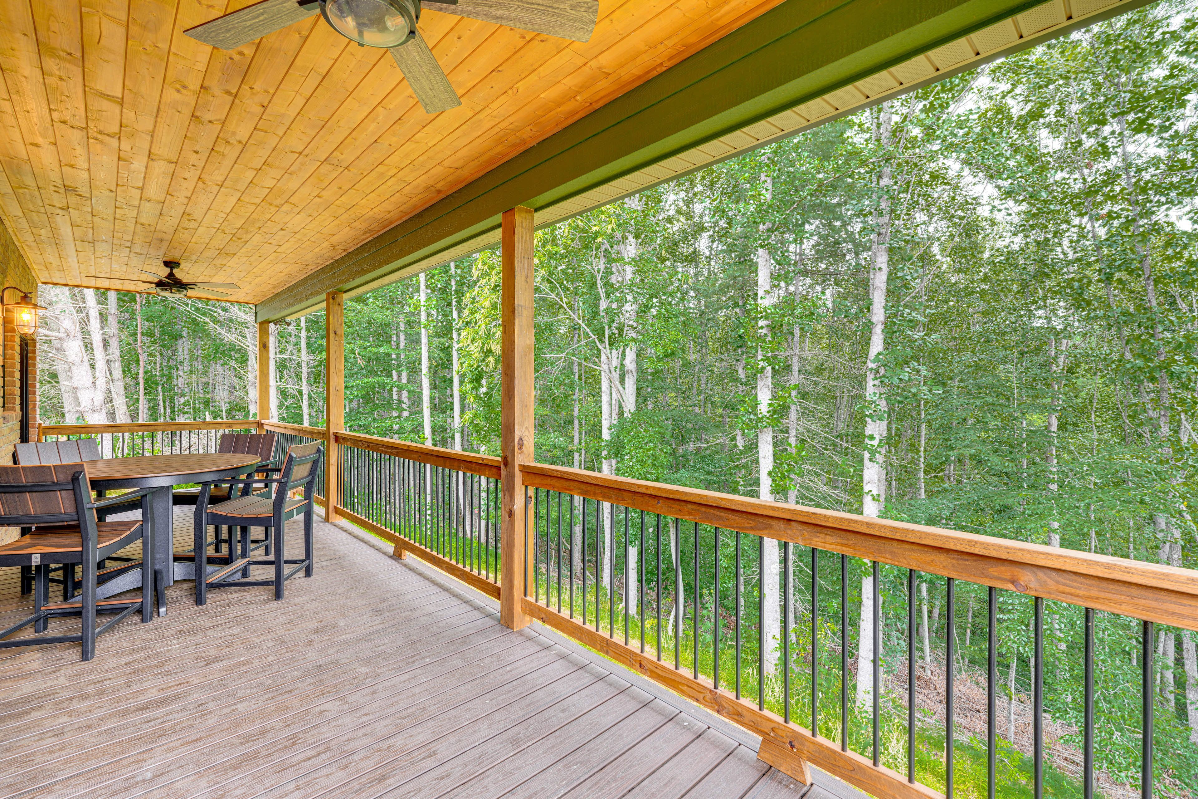 Green Mountain Vacation Rental | 4BR | 3BA | 2,406 Sq Ft | Stairs Required
