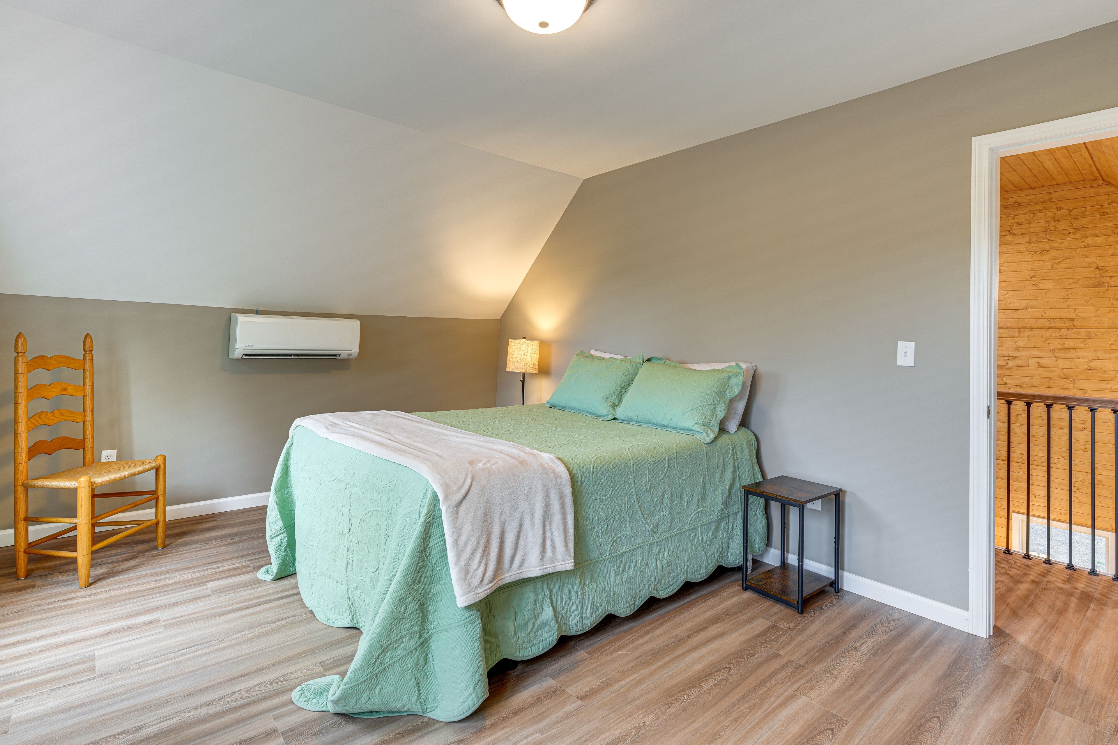 Bedroom 1 | Queen Bed | Linens | Upper Level