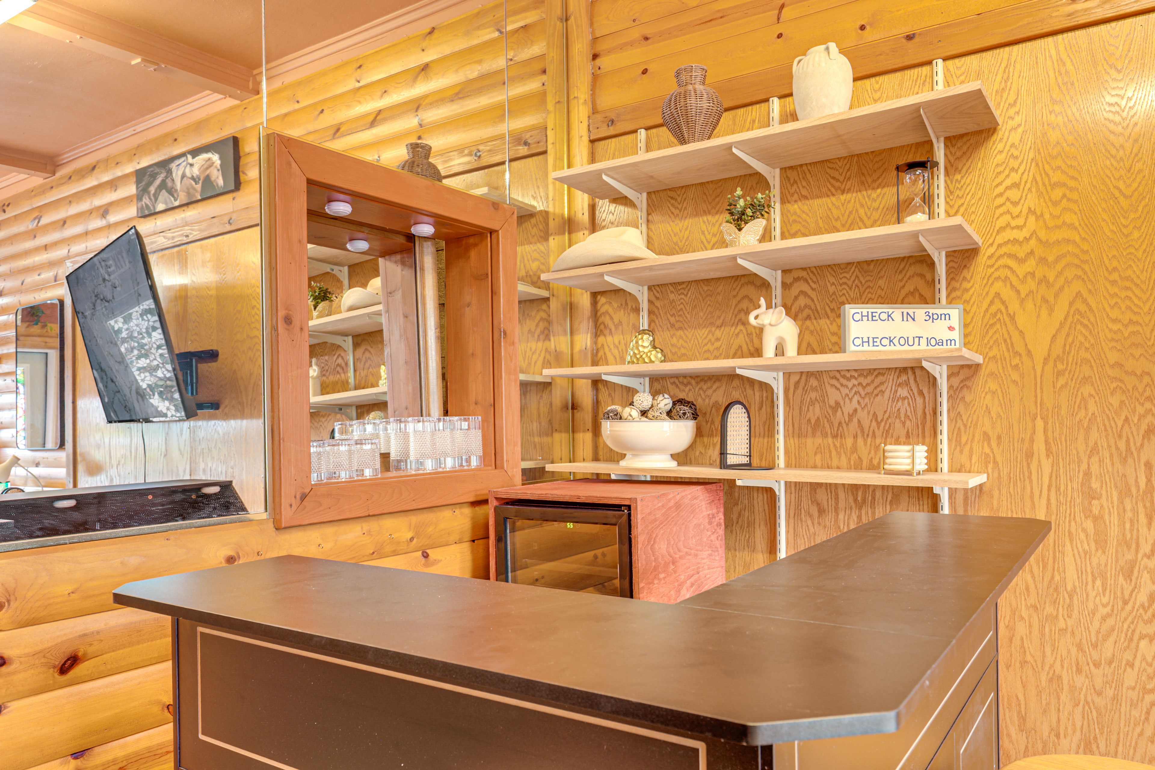 Bar | Wine Cooler | Seating | Central Heating & A/C | Free WiFi