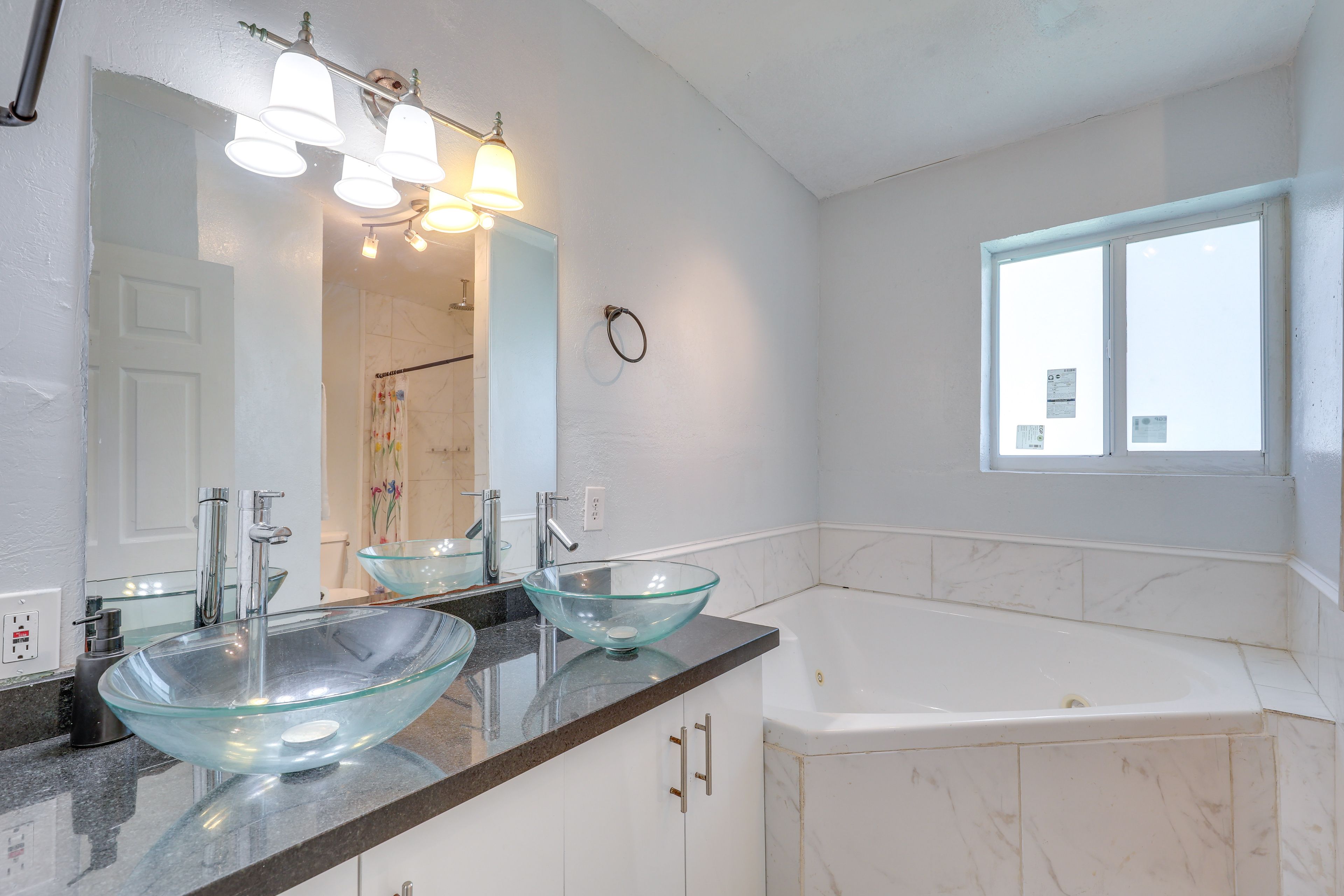 En-Suite Bathroom | Jetted Tub