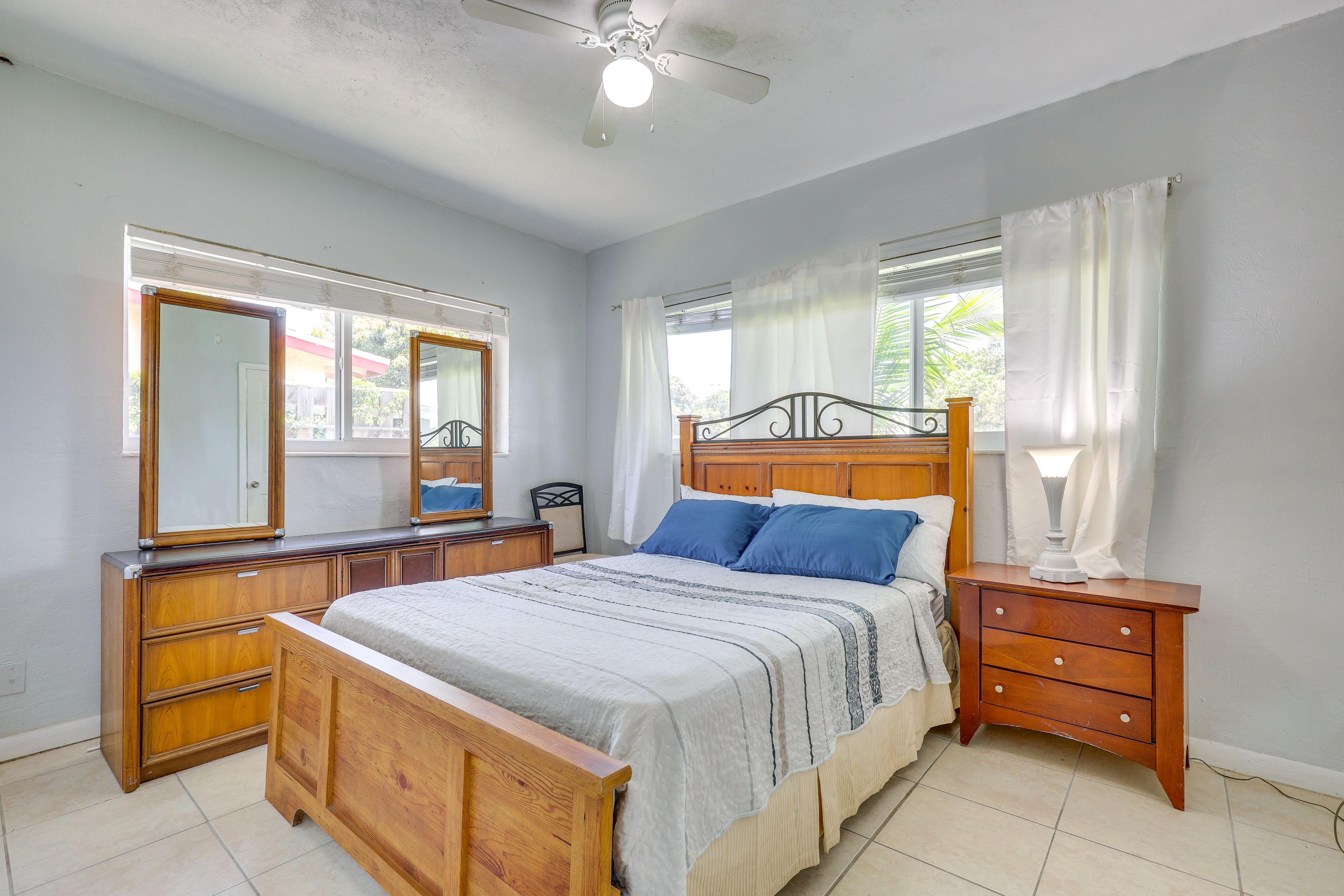 Bedroom 2 | Queen Bed