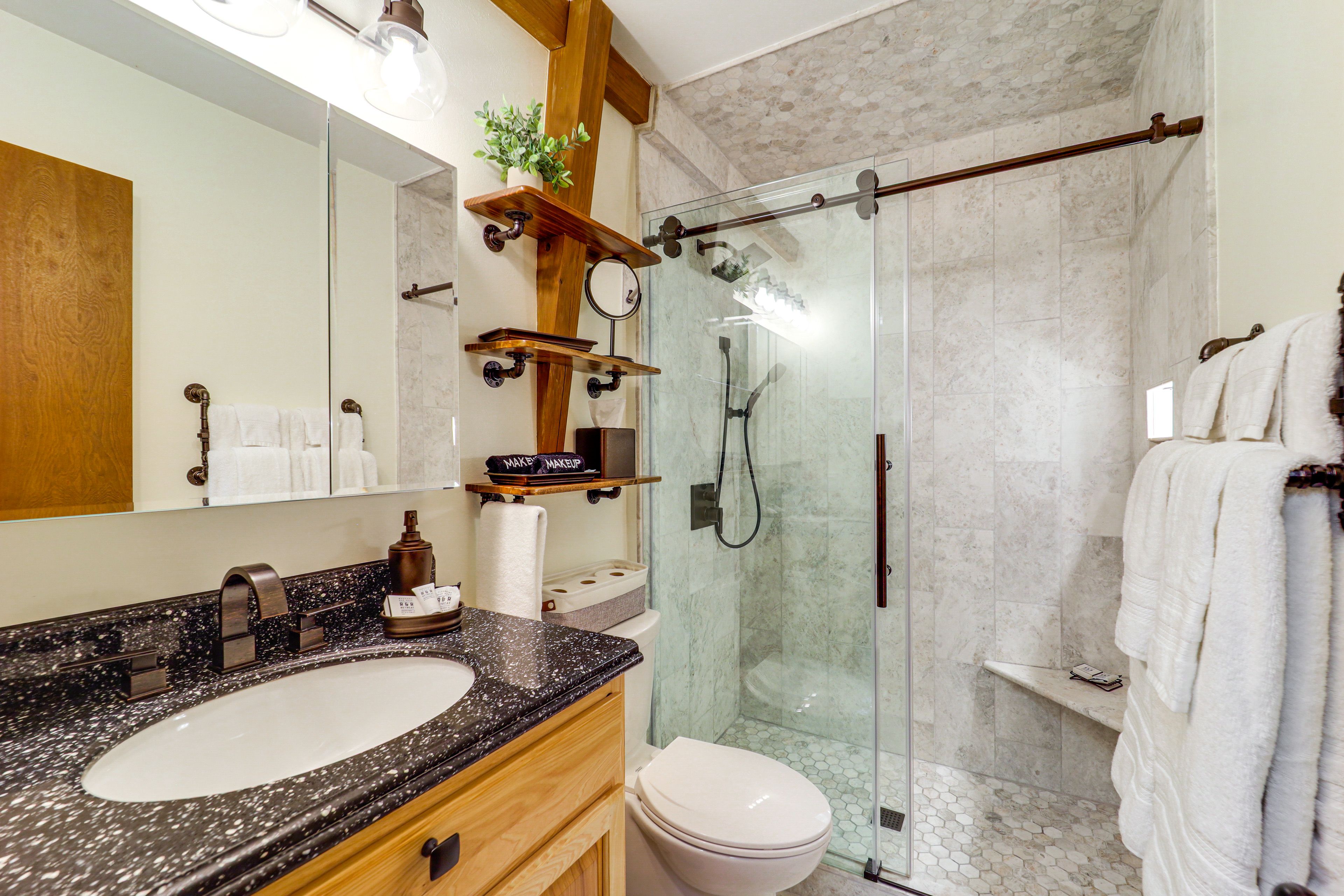 Full Bathroom | Towels Provided | 2nd Floor