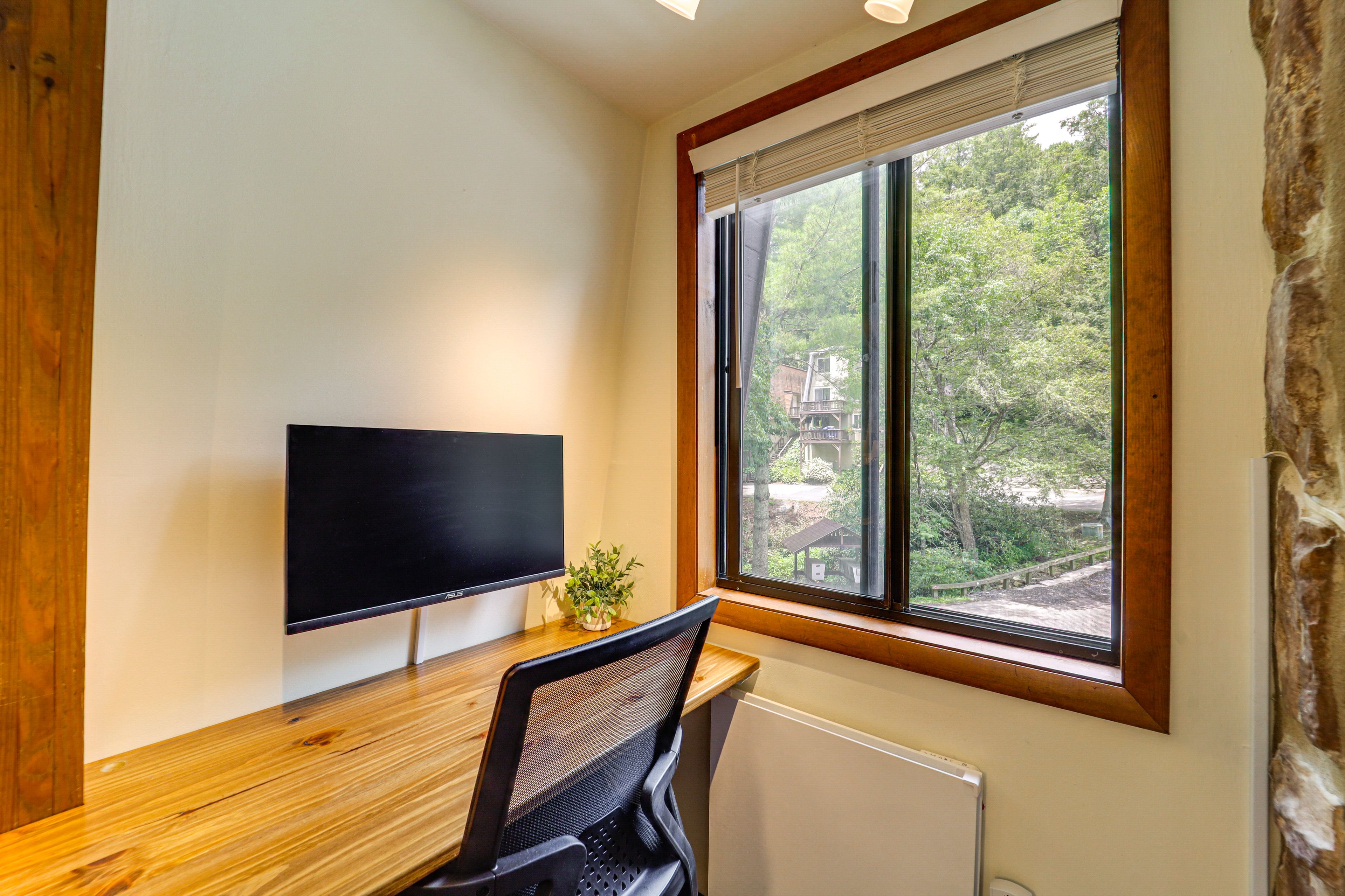 Desk Workspace | 1st Floor