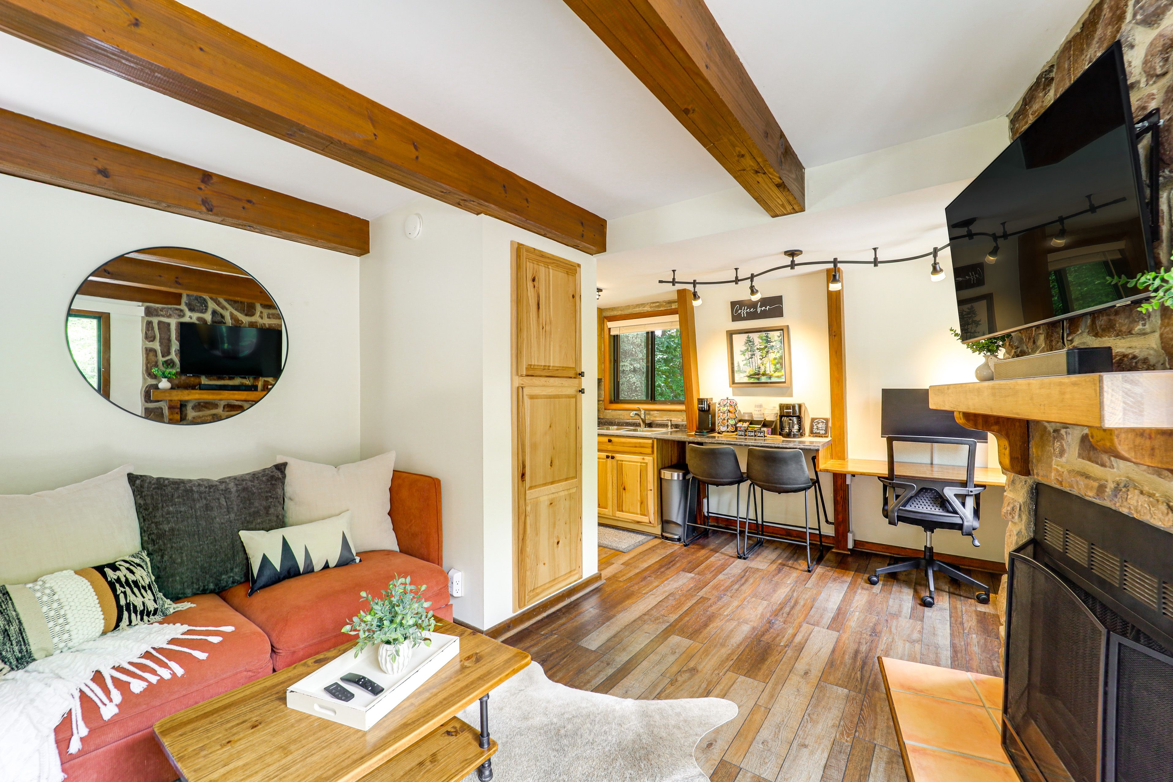 Living Room | Free WiFi | Smart TV | Queen Sleeper Sofa | 1st Floor
