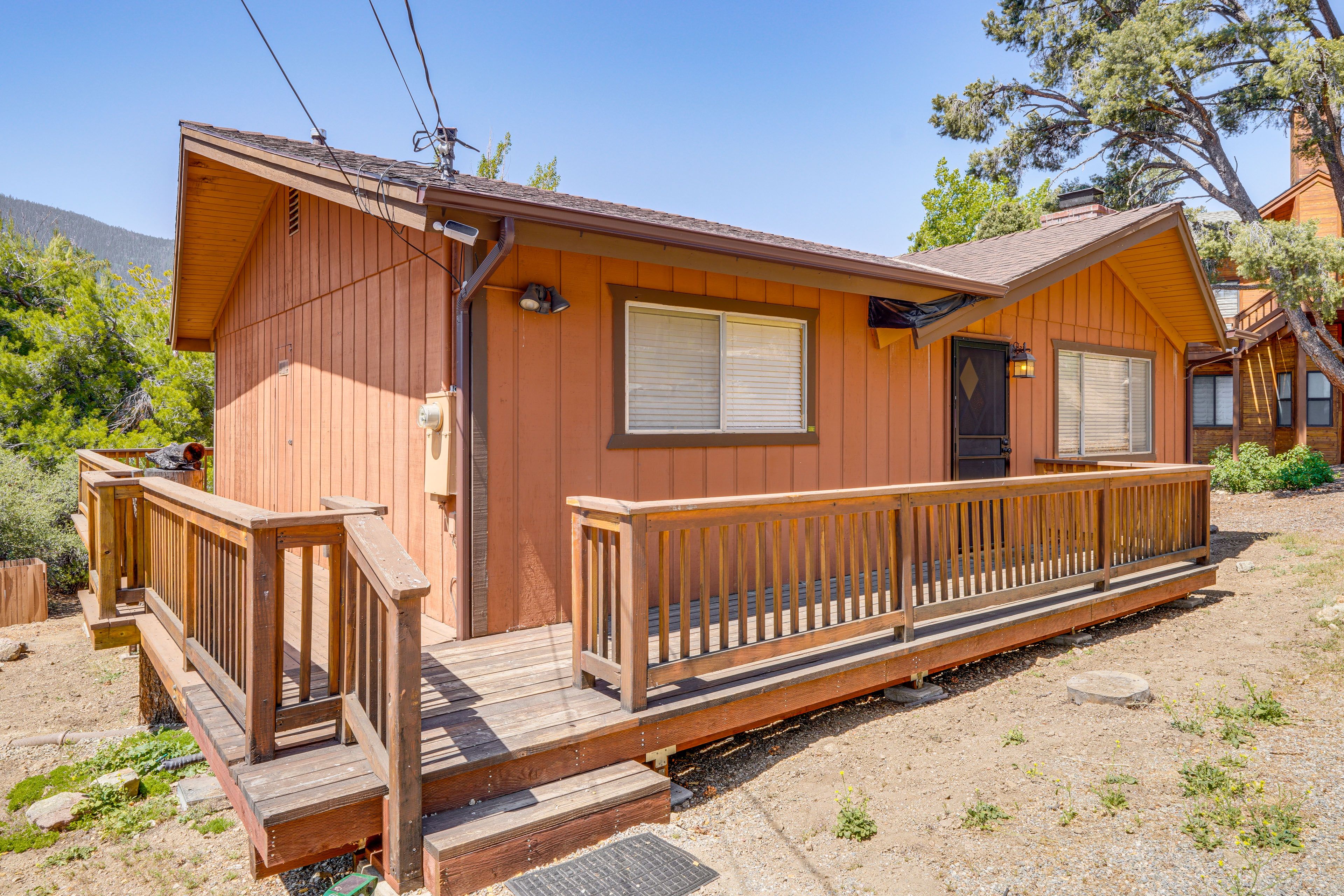 Cabin Exterior | Parking | Driveway (3 Vehicles)