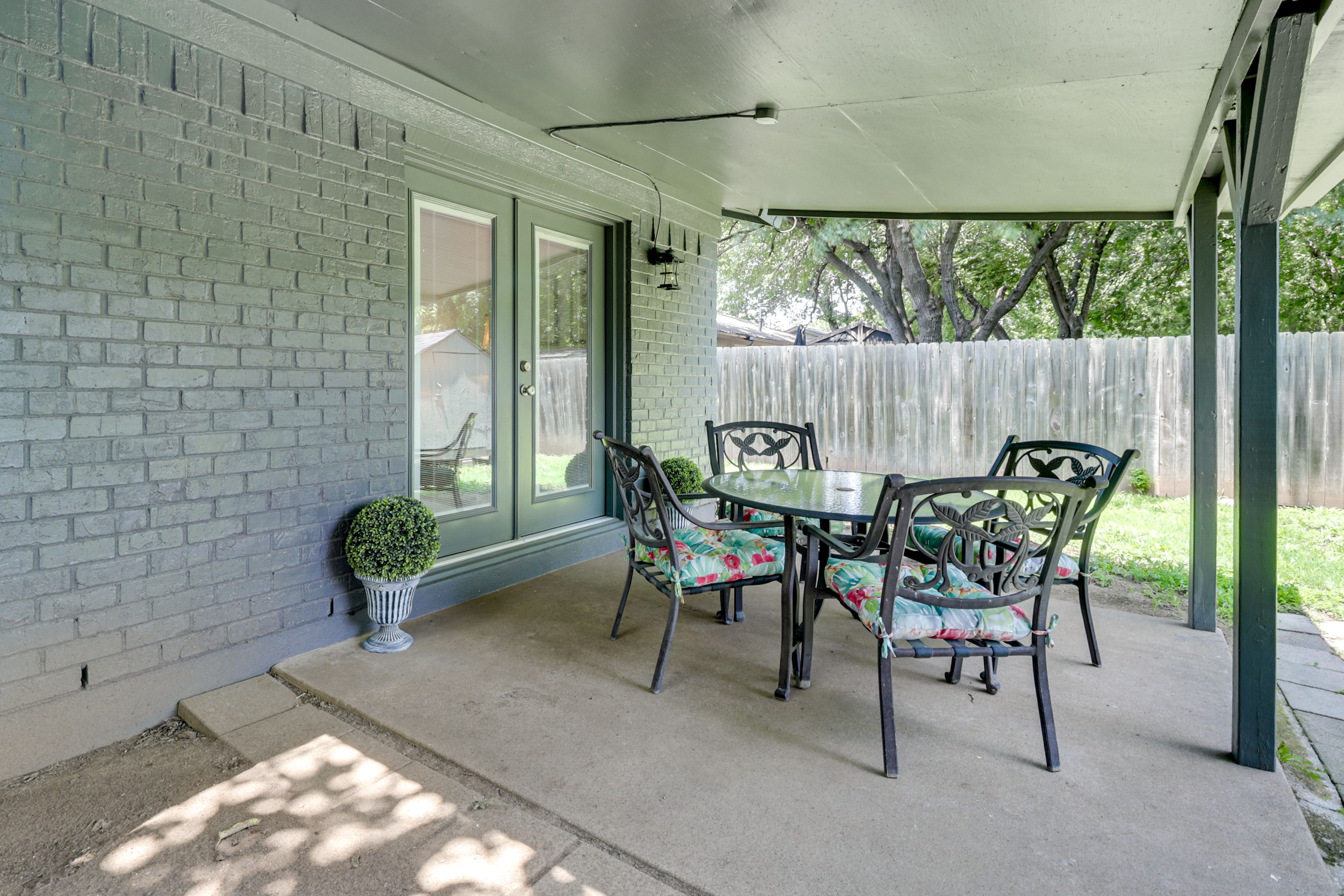 Burleson Vacation Rental | 4BR | 3BA | 1,700 Sq Ft | 2 Steps Required