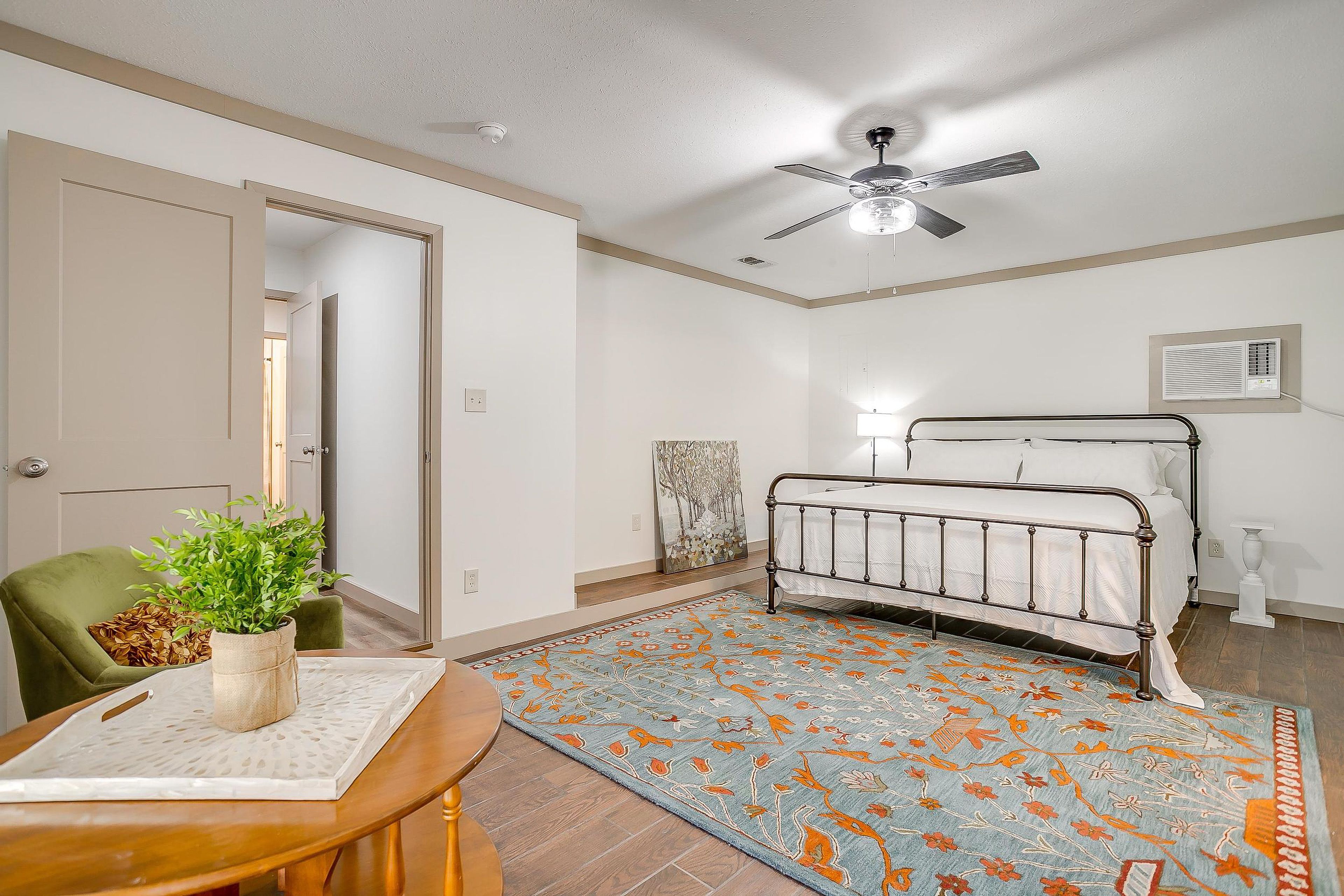 Bedroom 1 | King Bed