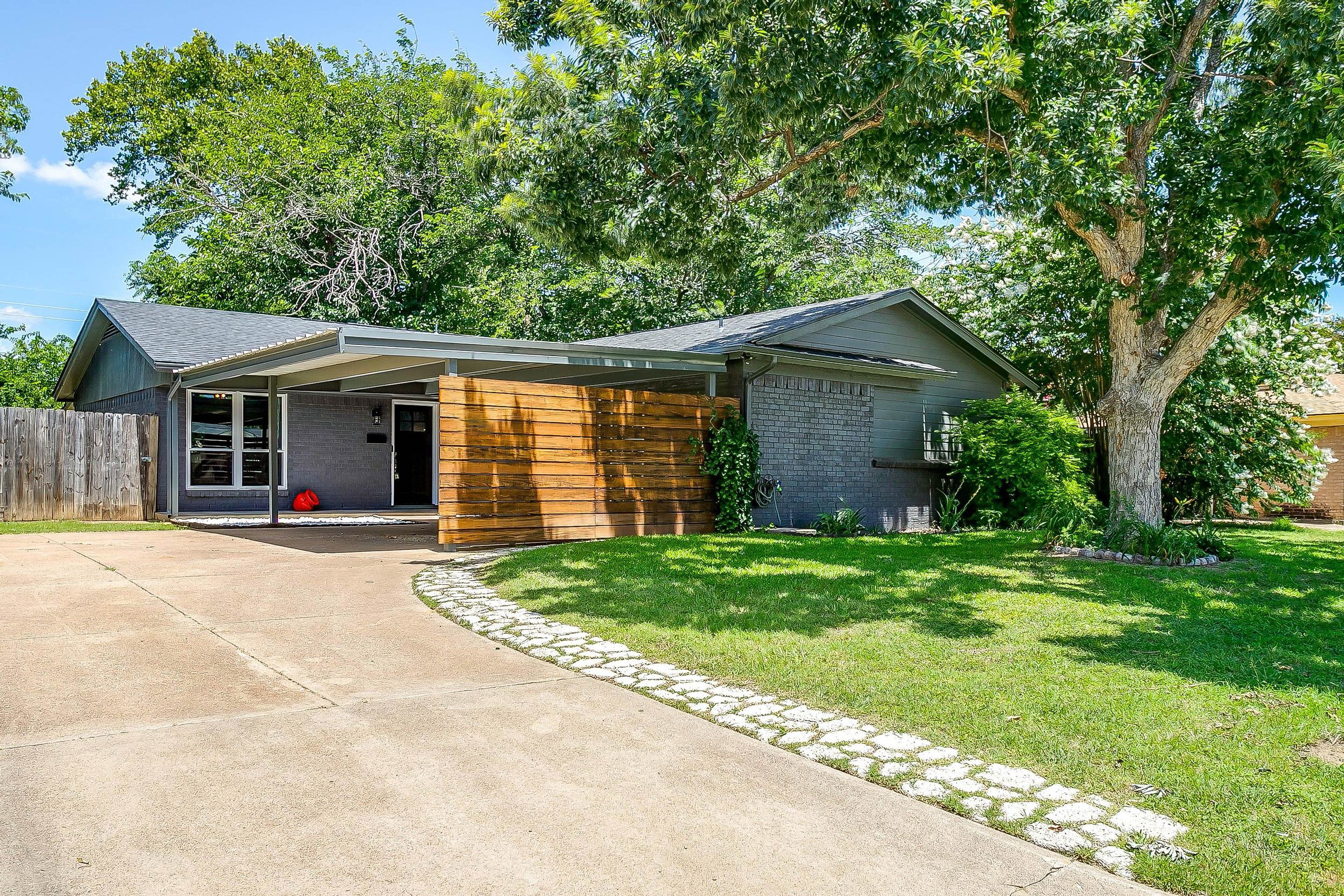 Property Exterior | Fenced-In Yard | Wood-Burning Fire Pit | Gas Grill