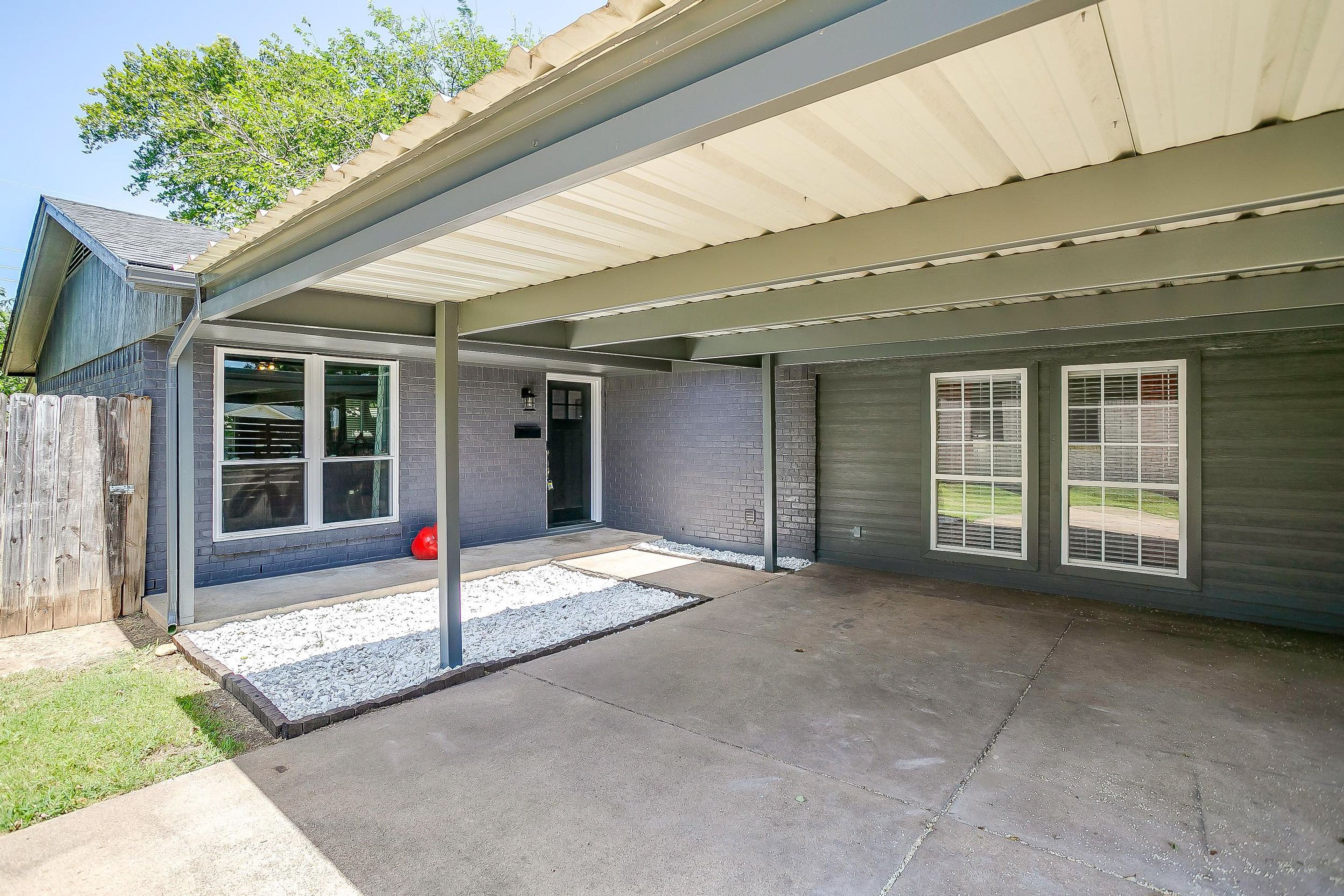 Parking | Carport (2 Vehicles) | Driveway (2 Vehicles)