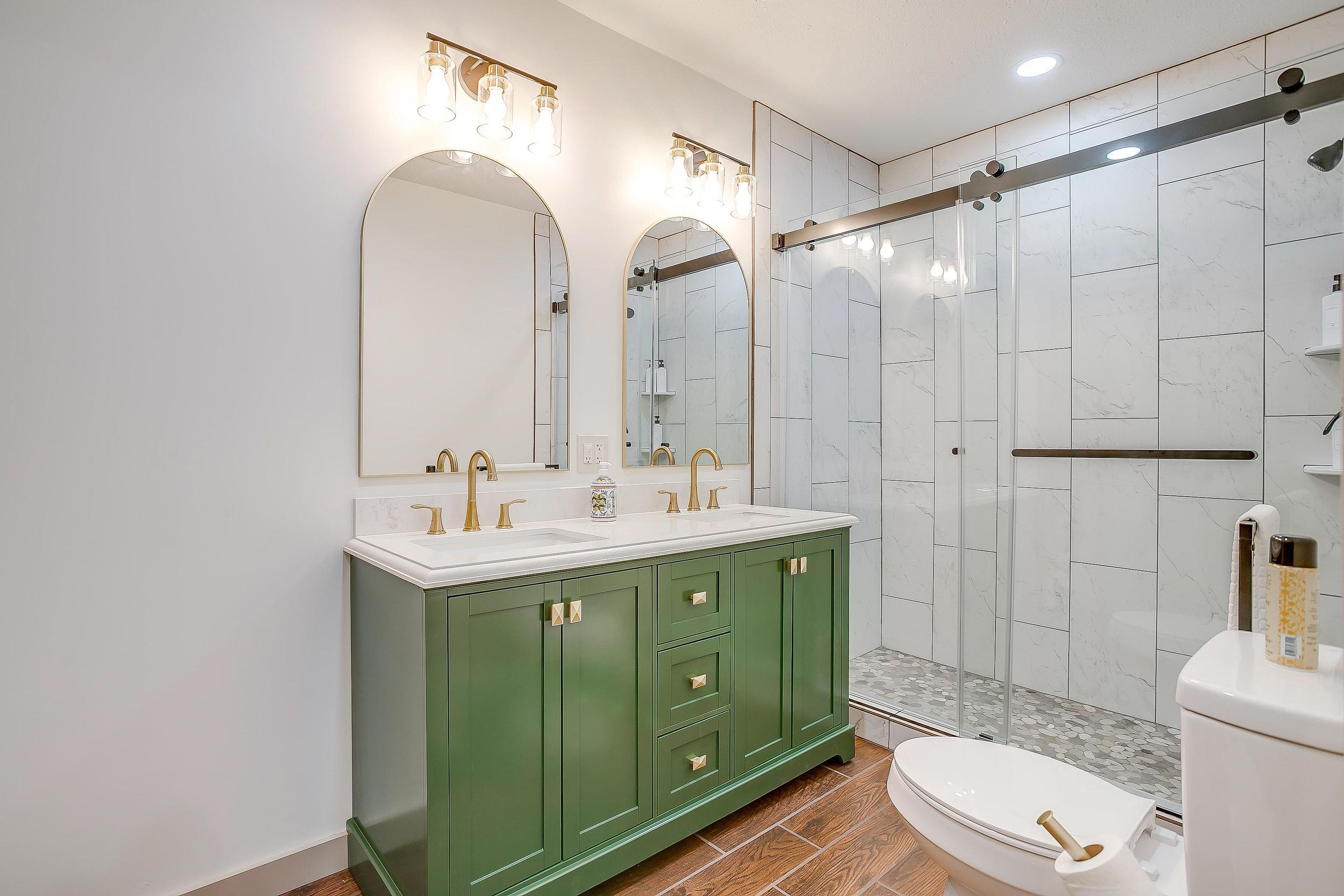 Full Bathroom | Towels Provided