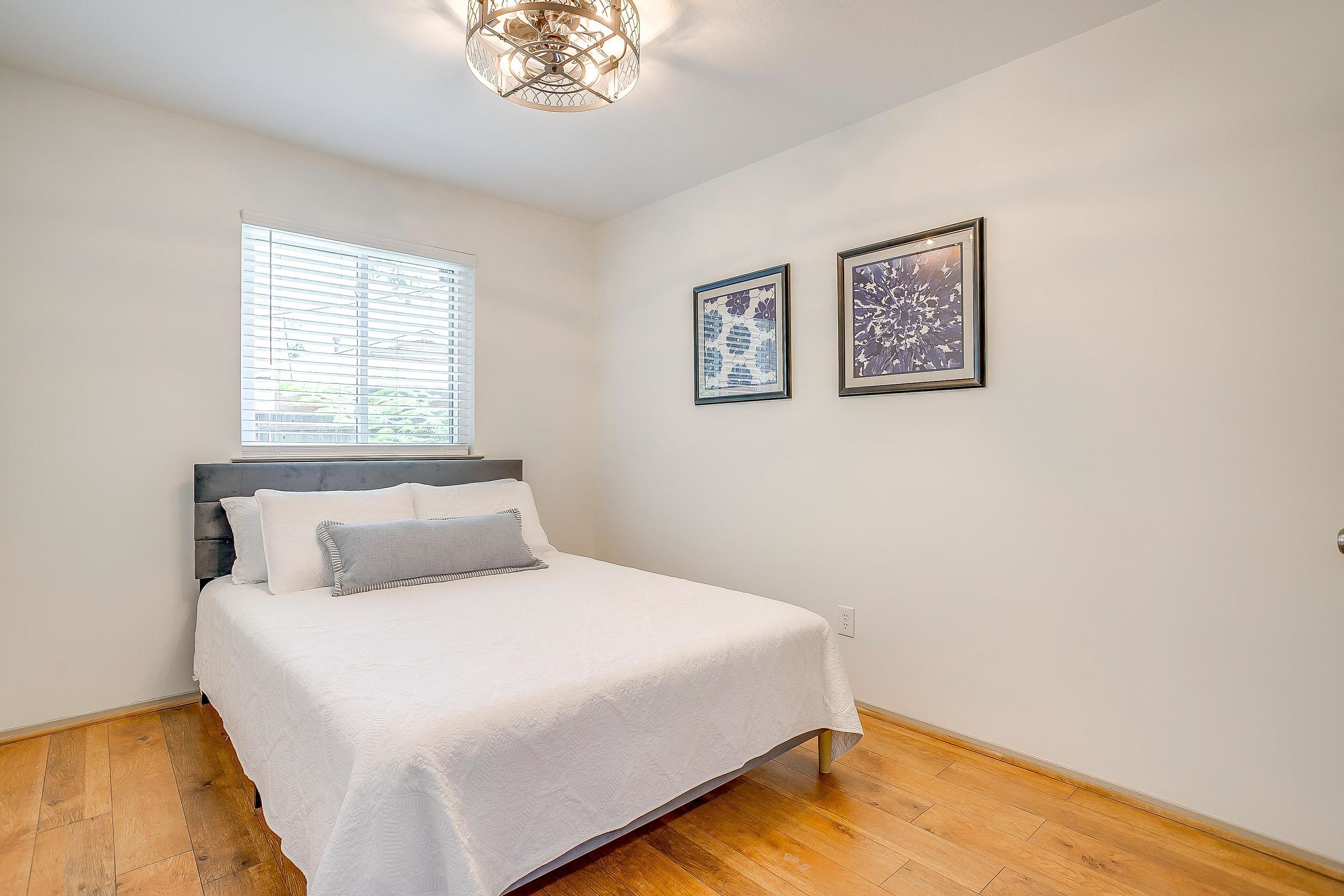 Bedroom 3 | Queen Bed