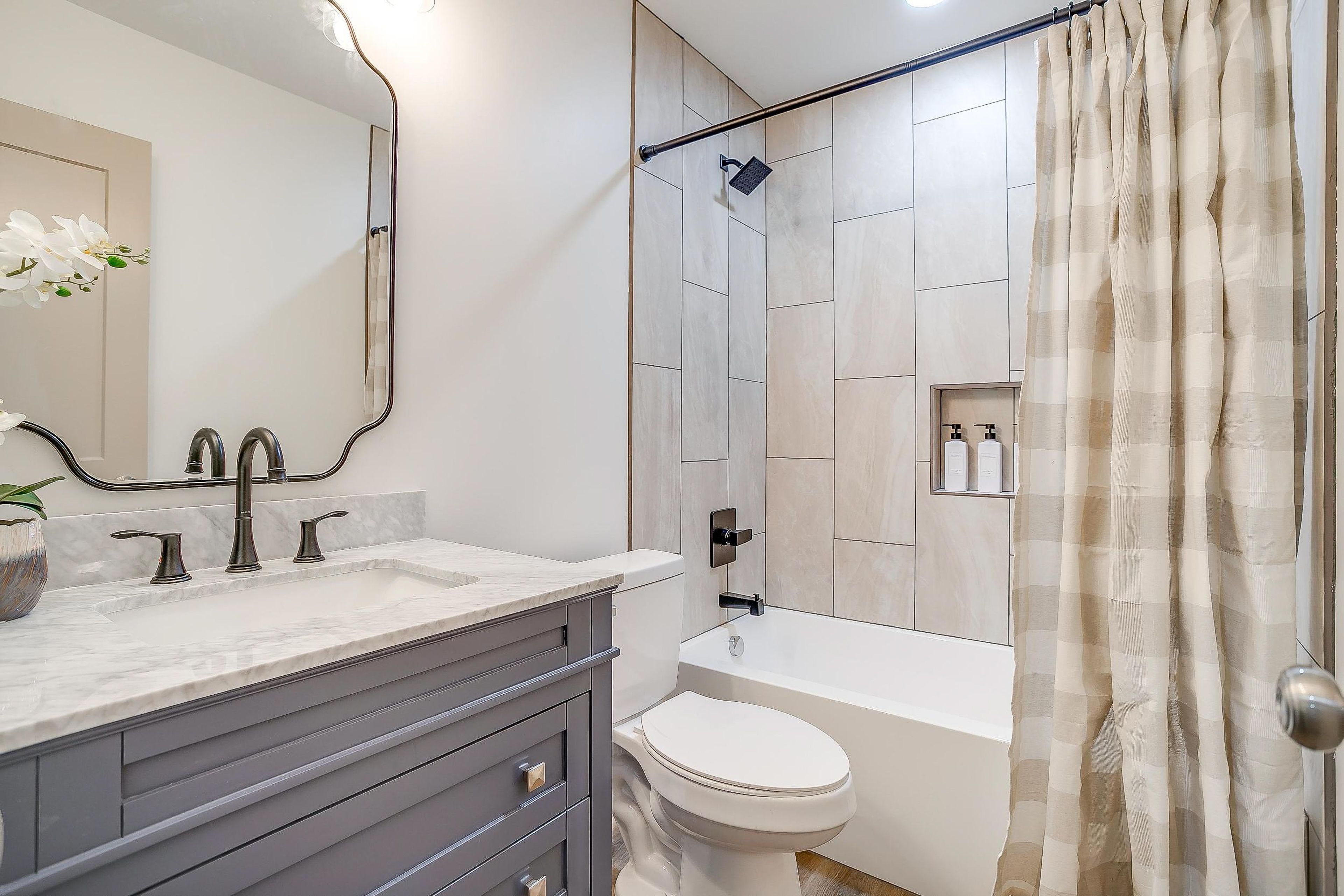 Full Bathroom