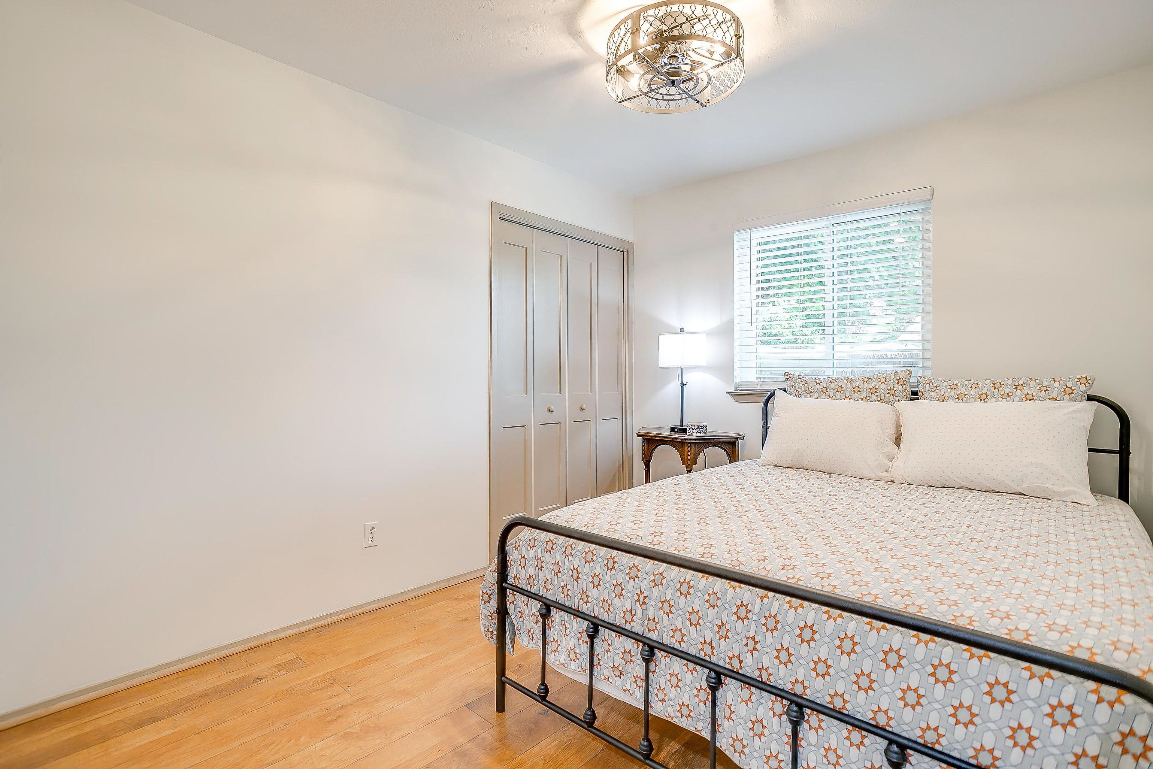 Bedroom 4 | Queen Bed