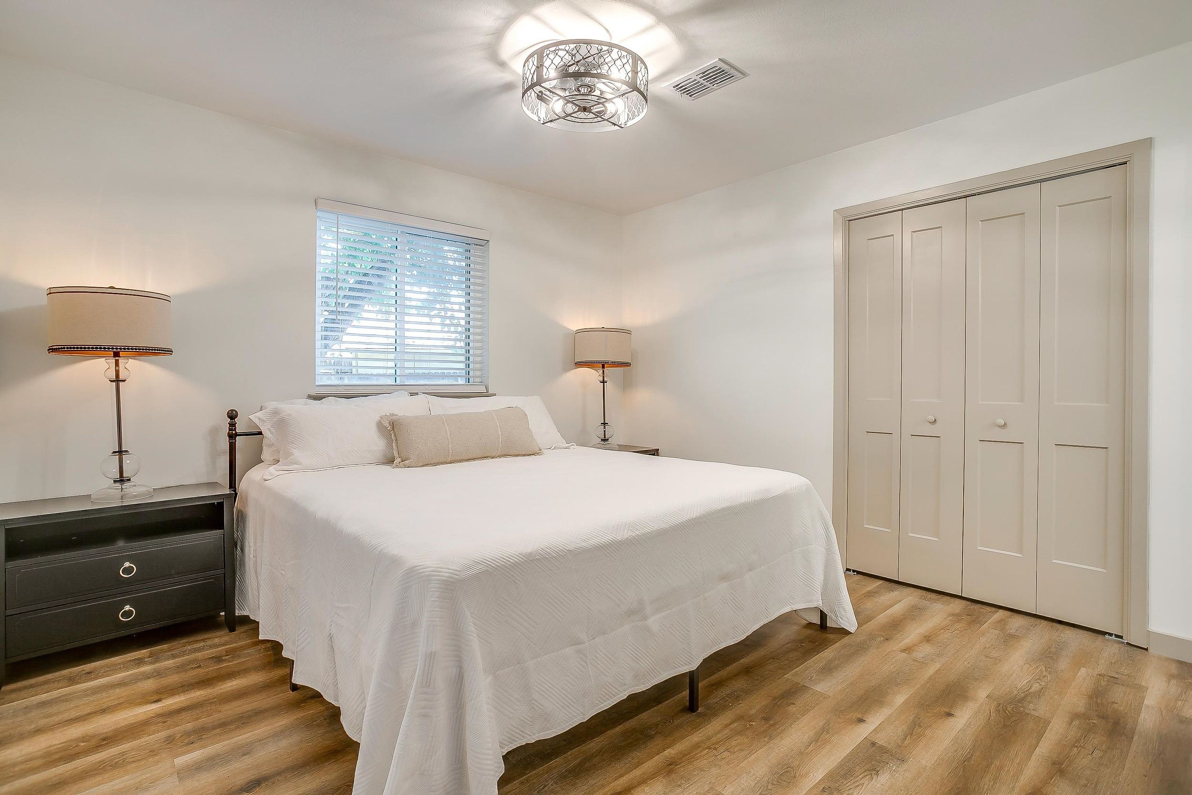 Bedroom 2 | King Bed