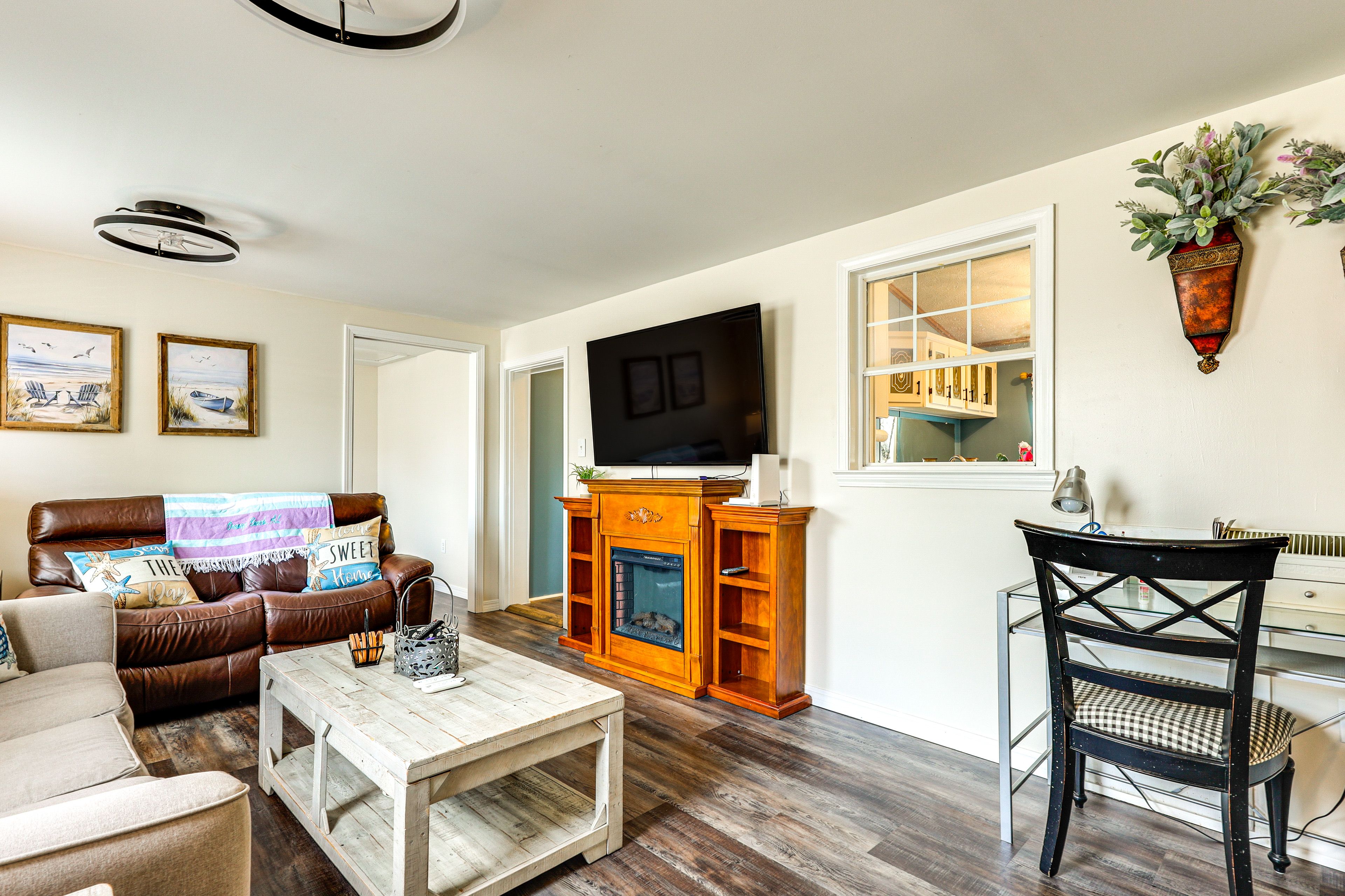 Living Room | Free WiFi | Central Heating & A/C | Smart TV | Queen Sleeper Sofa