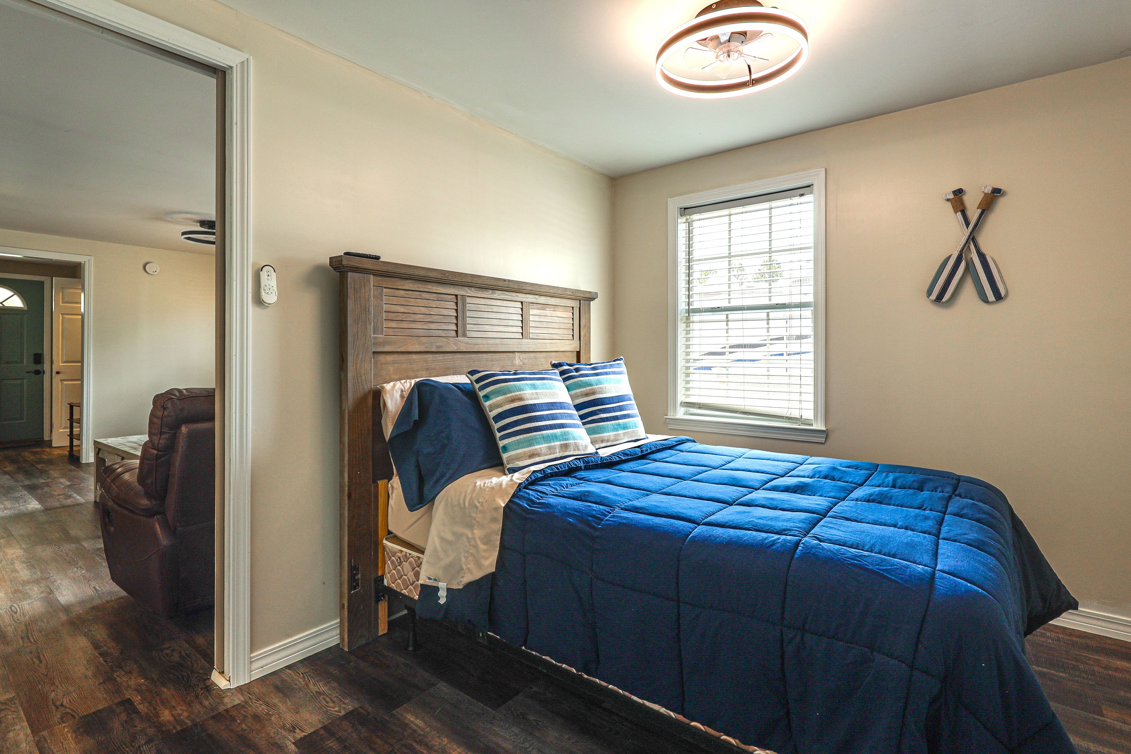 Bedroom 1 | Queen Bed | Linens Provided