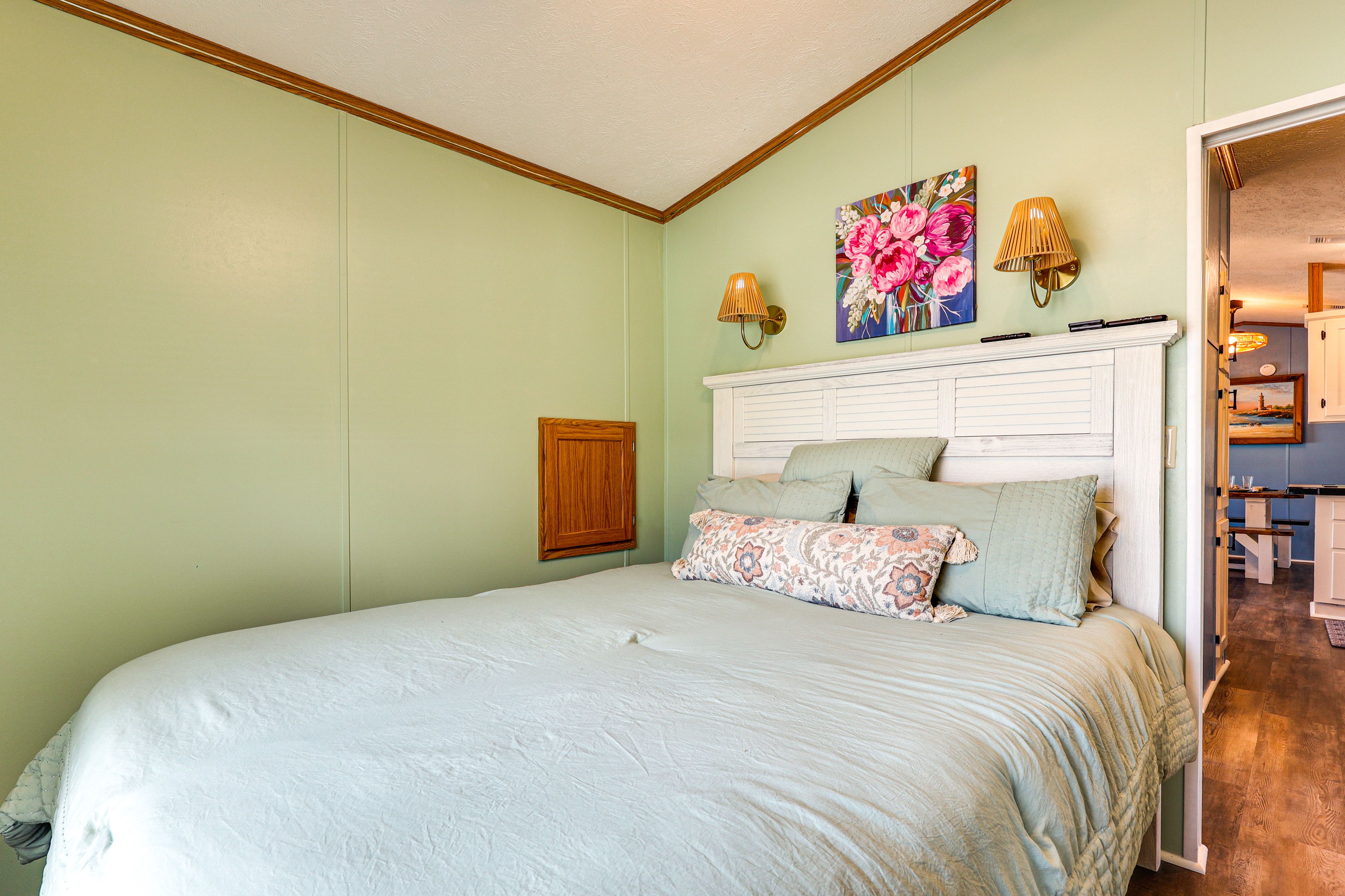 Bedroom 2 | Queen Bed