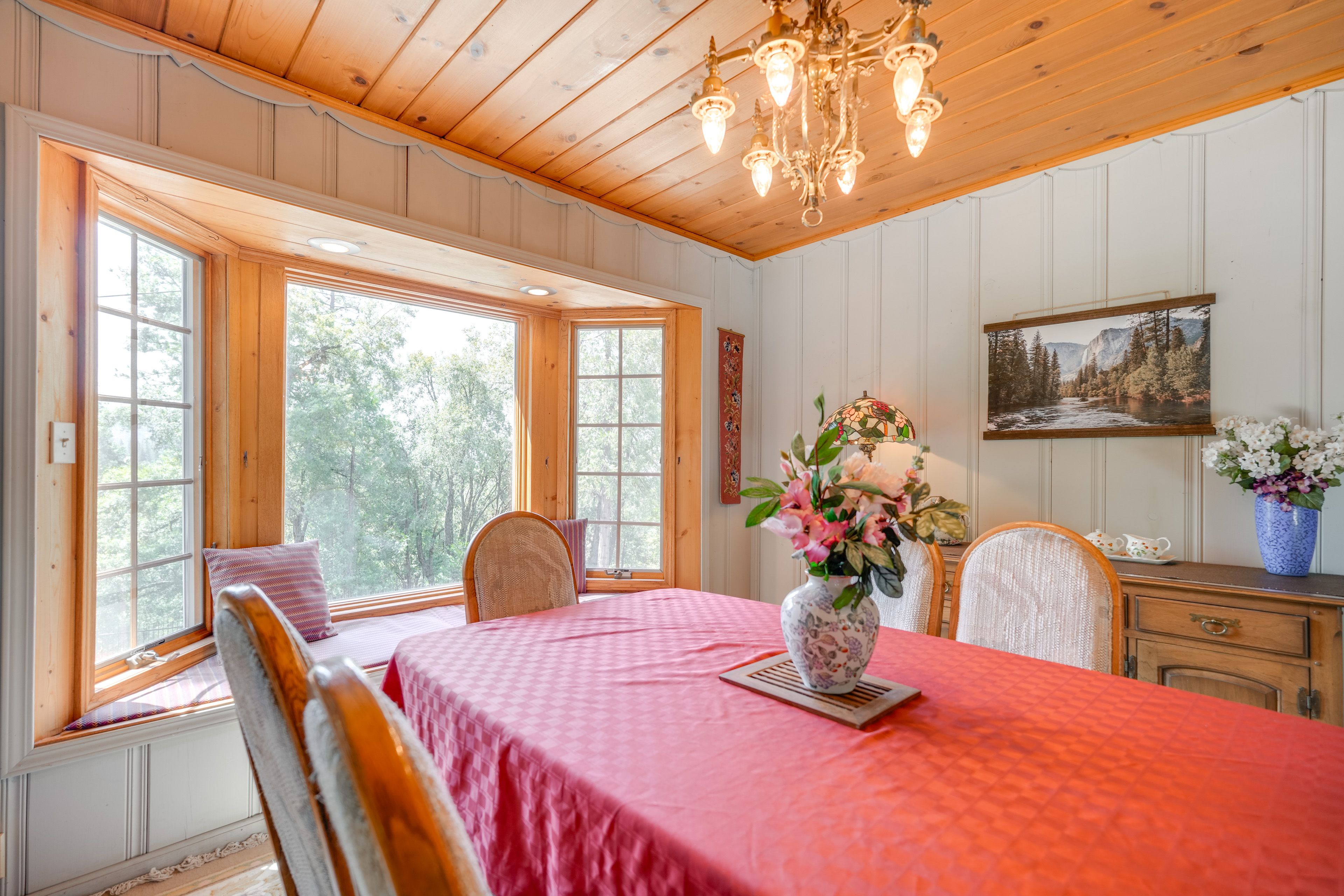 Dining Area | Main Level