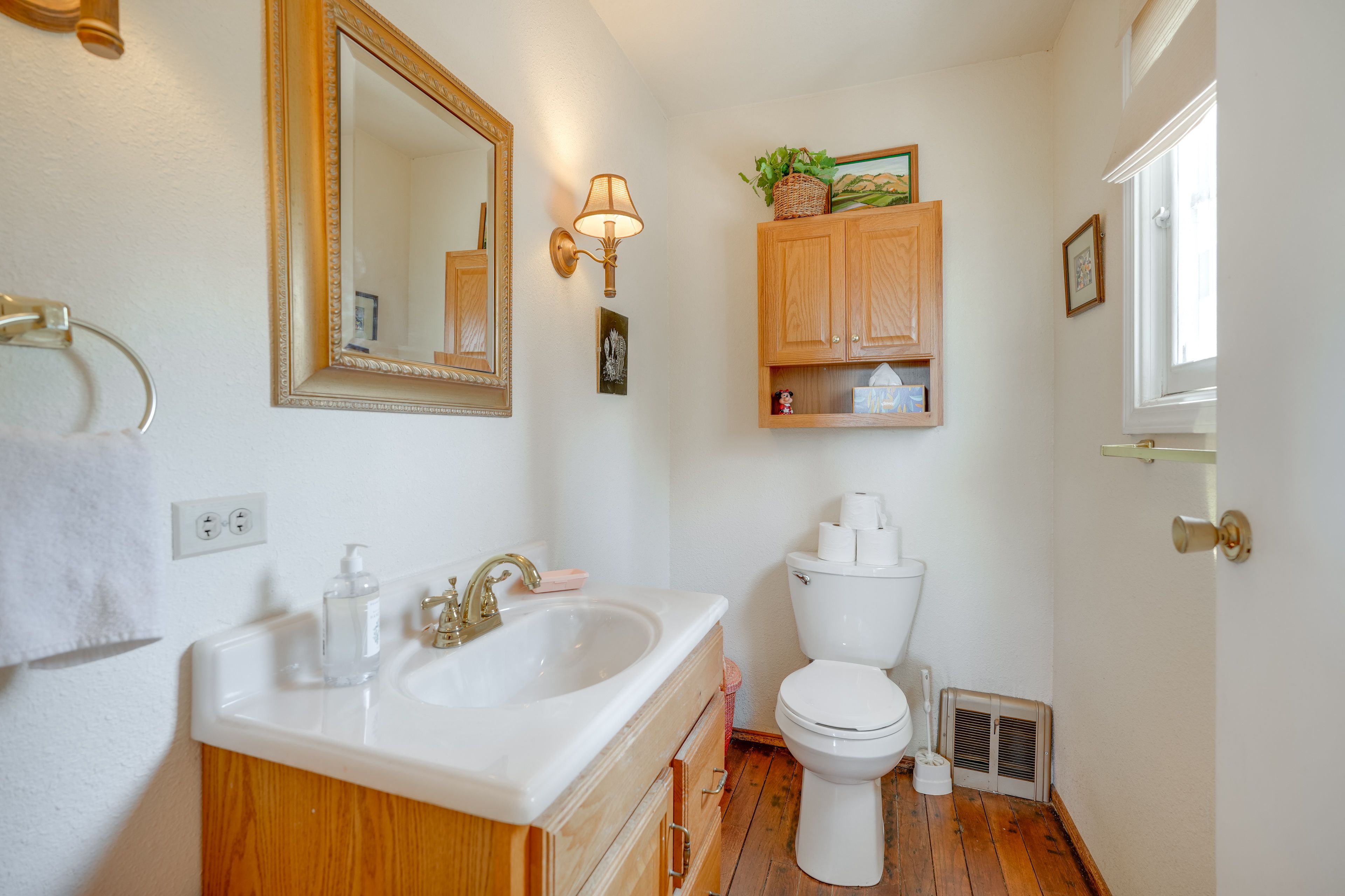 Half Bathroom | Main Level