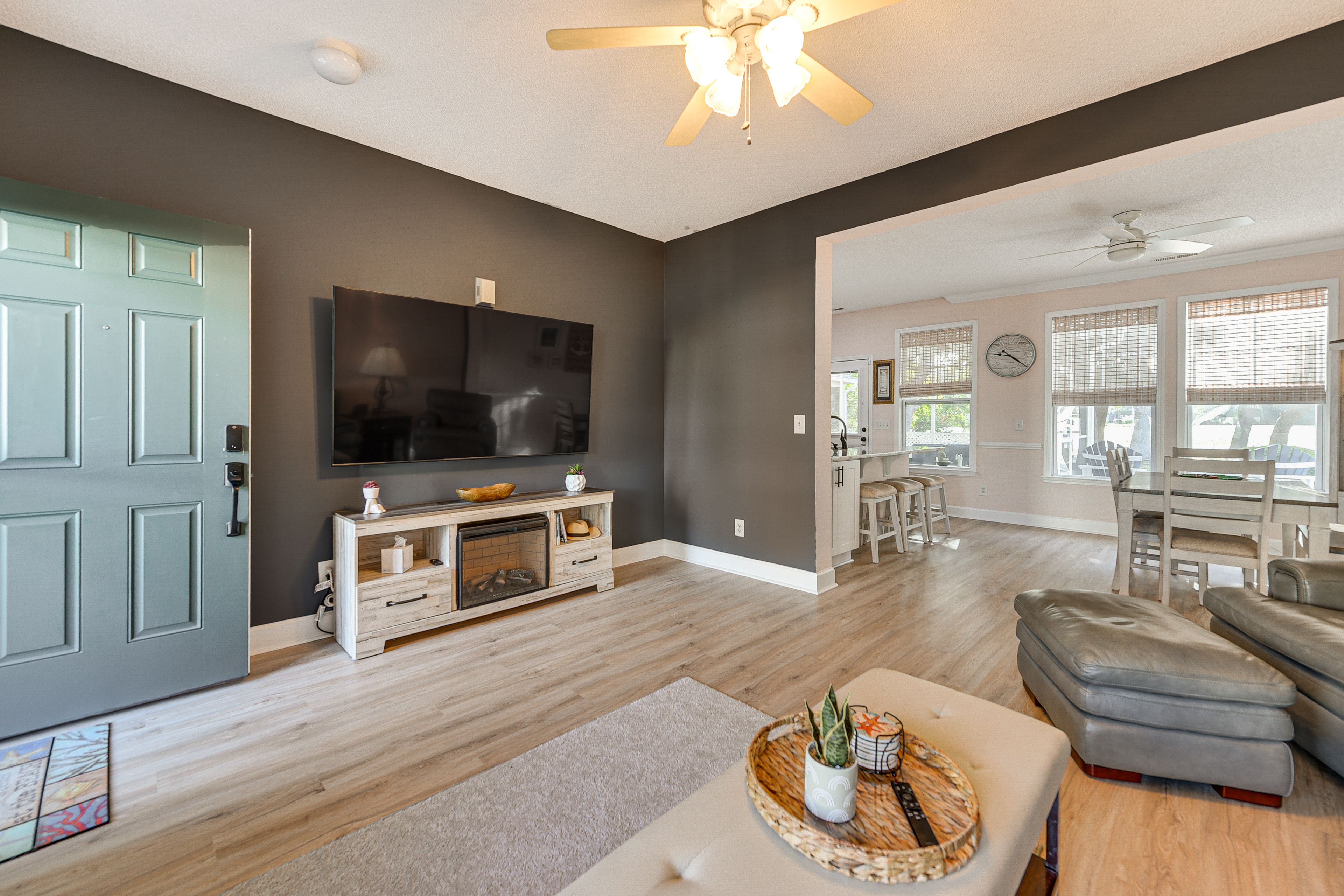 Living Room | 1st Floor | Smart TV | Electric Fireplace | Free WiFi